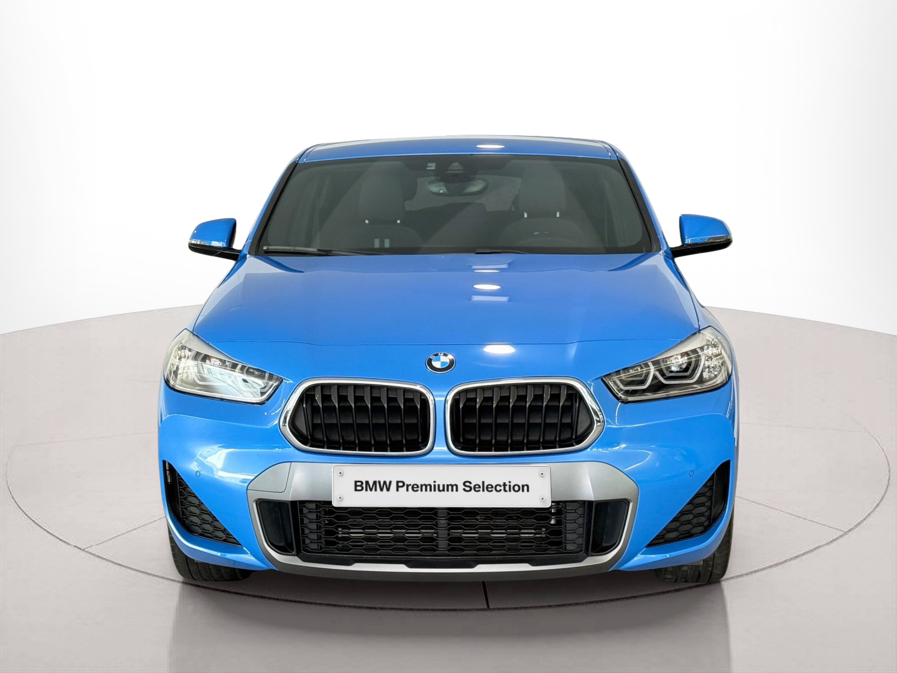 Fotos de BMW X2 xDrive25e color Azul. Año 2021. 162KW(220CV). Elétrico / Gasolina Híbrido. En concesionario Santogal Carnaxide de Oeiras