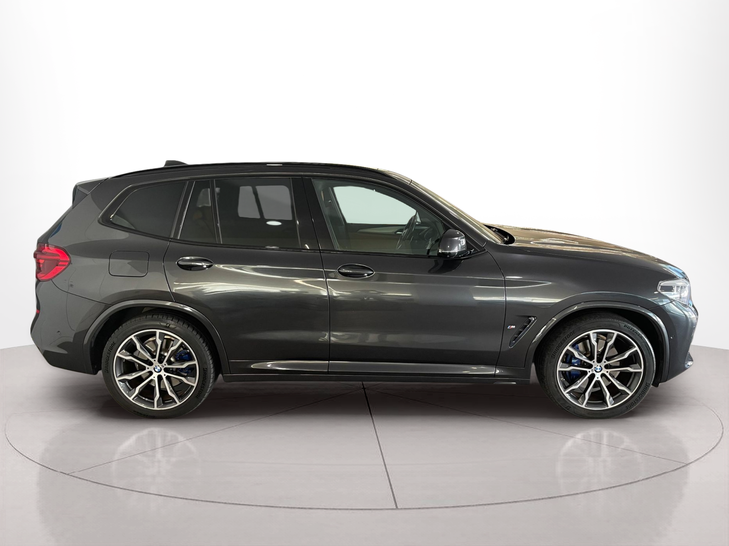 Fotos de BMW X3 xDrive30e color Gris. Año 2021. 215KW(292CV). Elétrico / Gasolina Híbrido. En concesionario Santogal Carnaxide de Oeiras