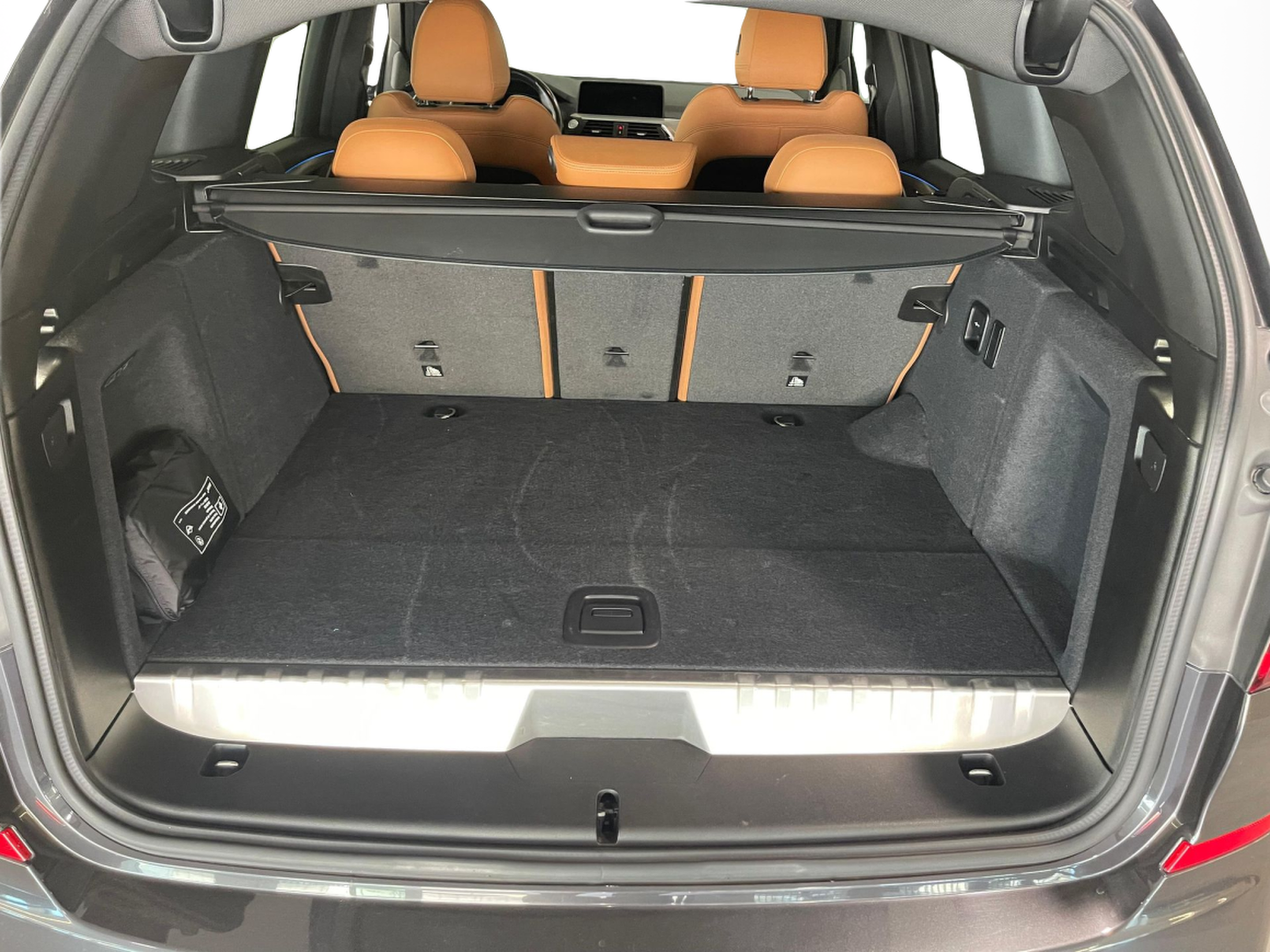 BMW X3 xDrive30e color Gris. Año 2021. 215KW(292CV). Elétrico / Gasolina Híbrido. En concesionario Santogal Carnaxide de Oeiras