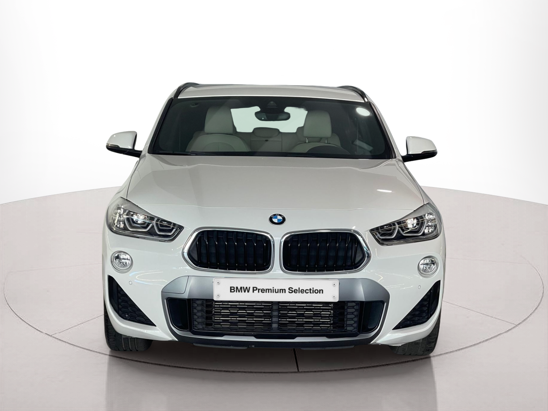 Fotos de BMW X2 xDrive20d color Blanco. Año 2019. 140KW(190CV). Diesel. En concesionario Santogal Carnaxide de Oeiras