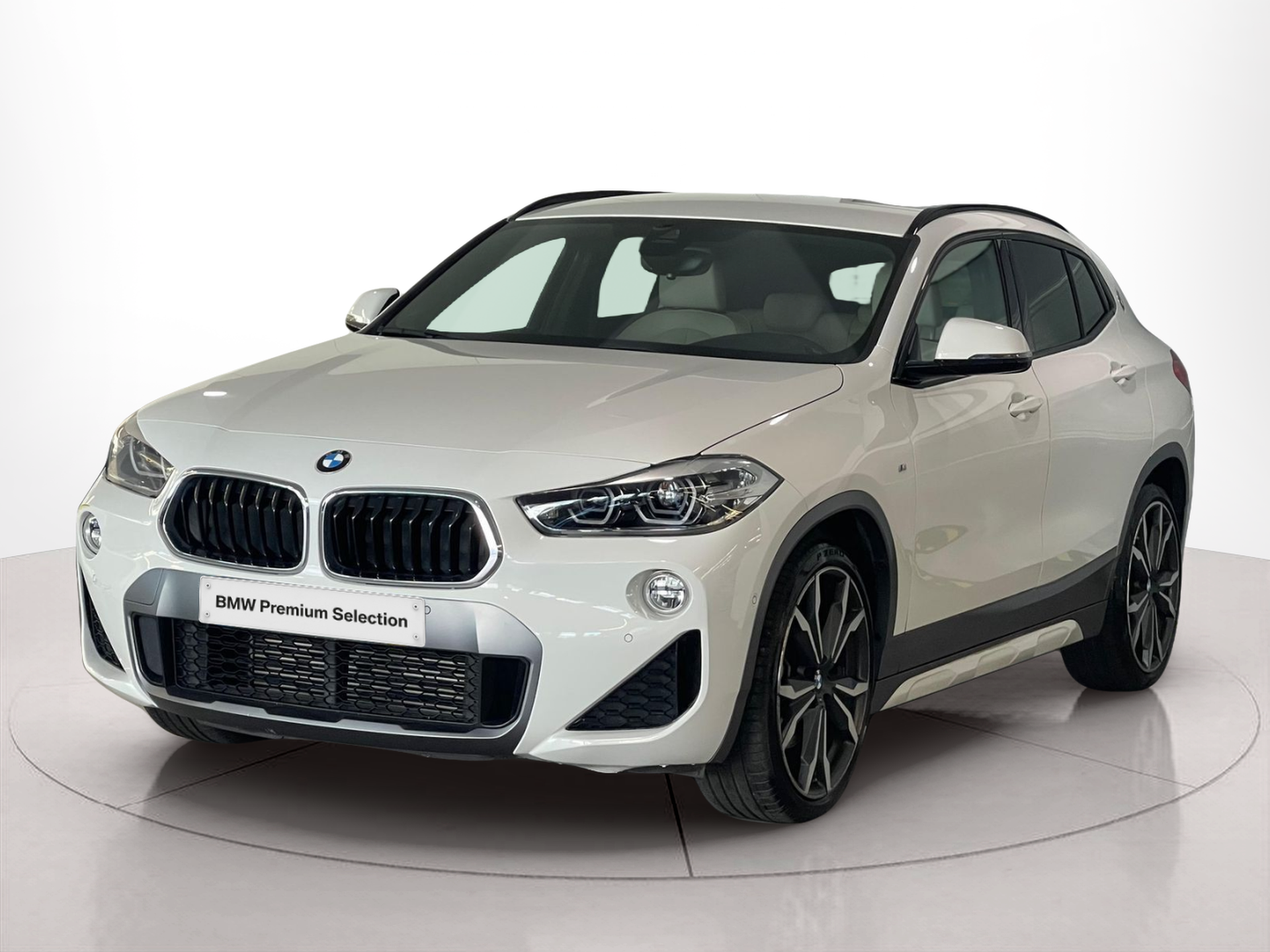 Fotos de BMW X2 xDrive20d color Blanco. Año 2019. 140KW(190CV). Diesel. En concesionario Santogal Carnaxide de Oeiras