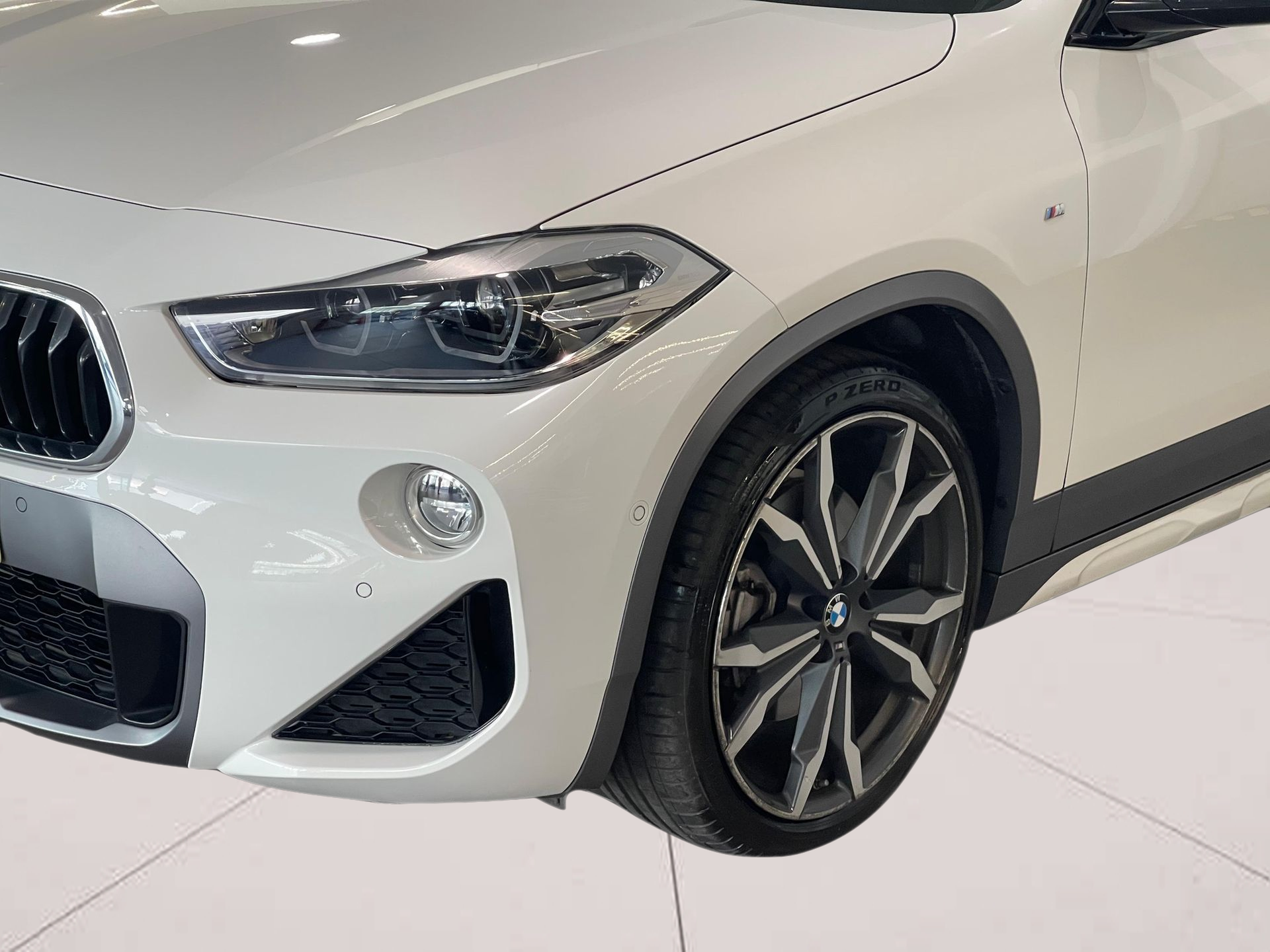 BMW X2 xDrive20d color Blanco. Año 2019. 140KW(190CV). Diesel. En concesionario Santogal Carnaxide de Oeiras
