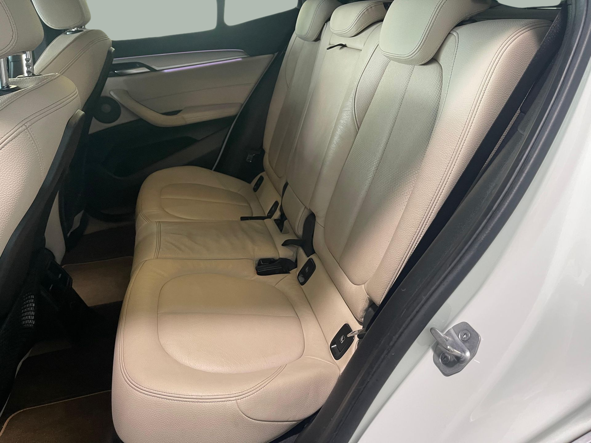BMW X2 xDrive20d color Blanco. Año 2019. 140KW(190CV). Diesel. En concesionario Santogal Carnaxide de Oeiras
