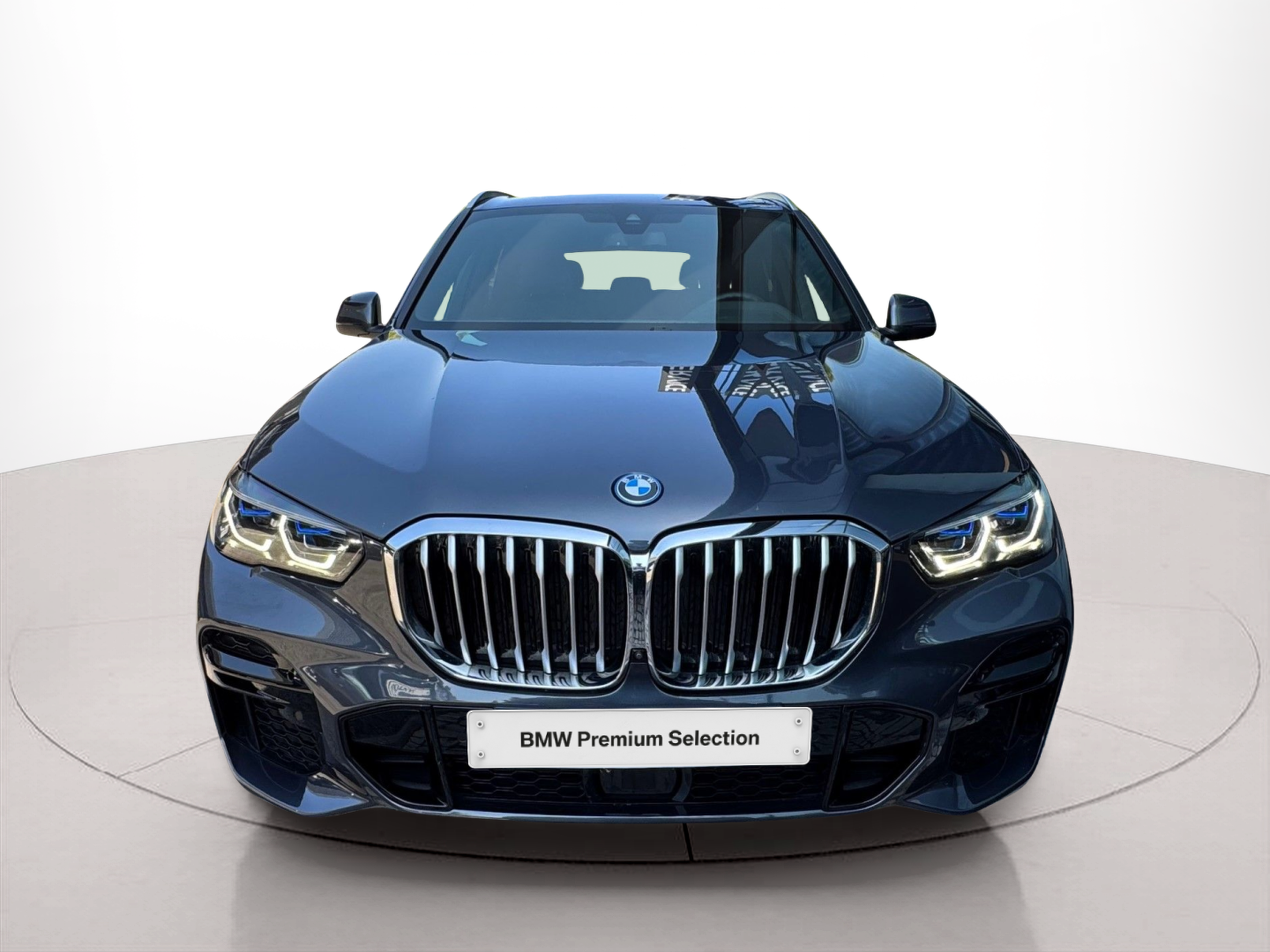 Fotos de BMW X5 xDrive45e color Gris. Año 2022. 290KW(394CV). Elétrico / Gasolina Híbrido. En concesionario Santogal Oeiras de Oeiras