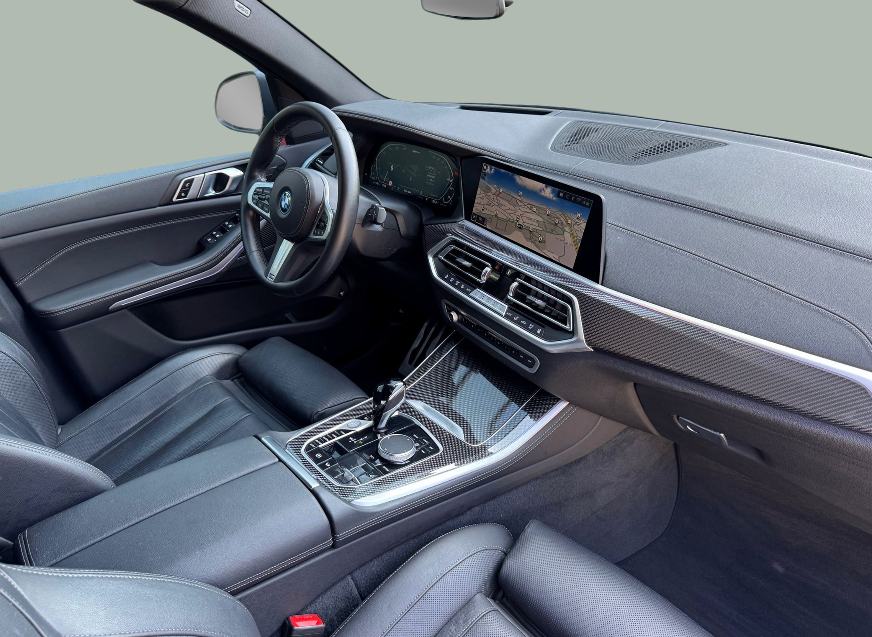 BMW X5 xDrive45e color Gris. Año 2022. 290KW(394CV). Elétrico / Gasolina Híbrido. En concesionario Santogal Oeiras de Oeiras