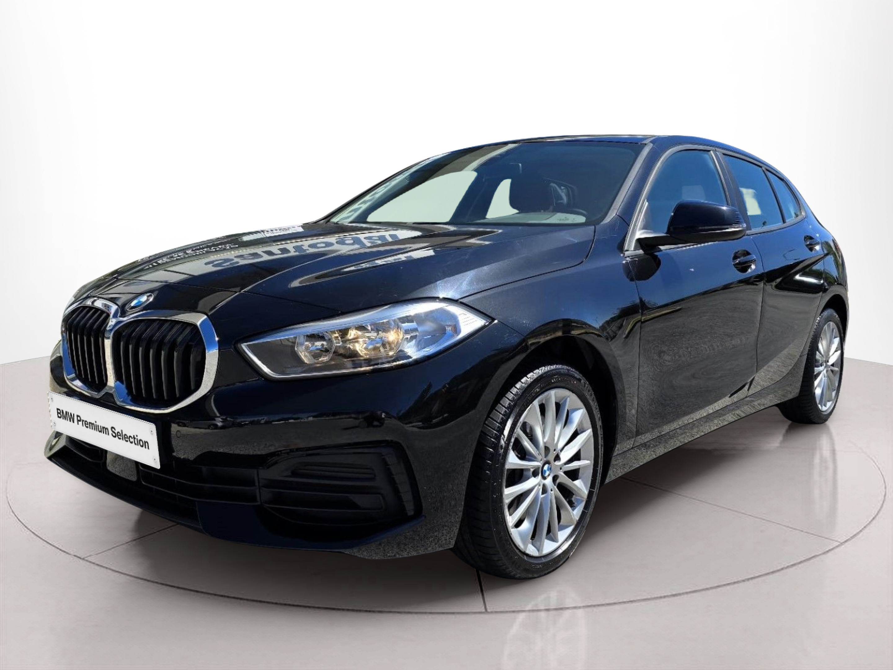 Fotos de BMW Série 1 116d color Negro. Año 2022. 85KW(116CV). Diesel. En concesionario Santogal Oeiras de Oeiras
