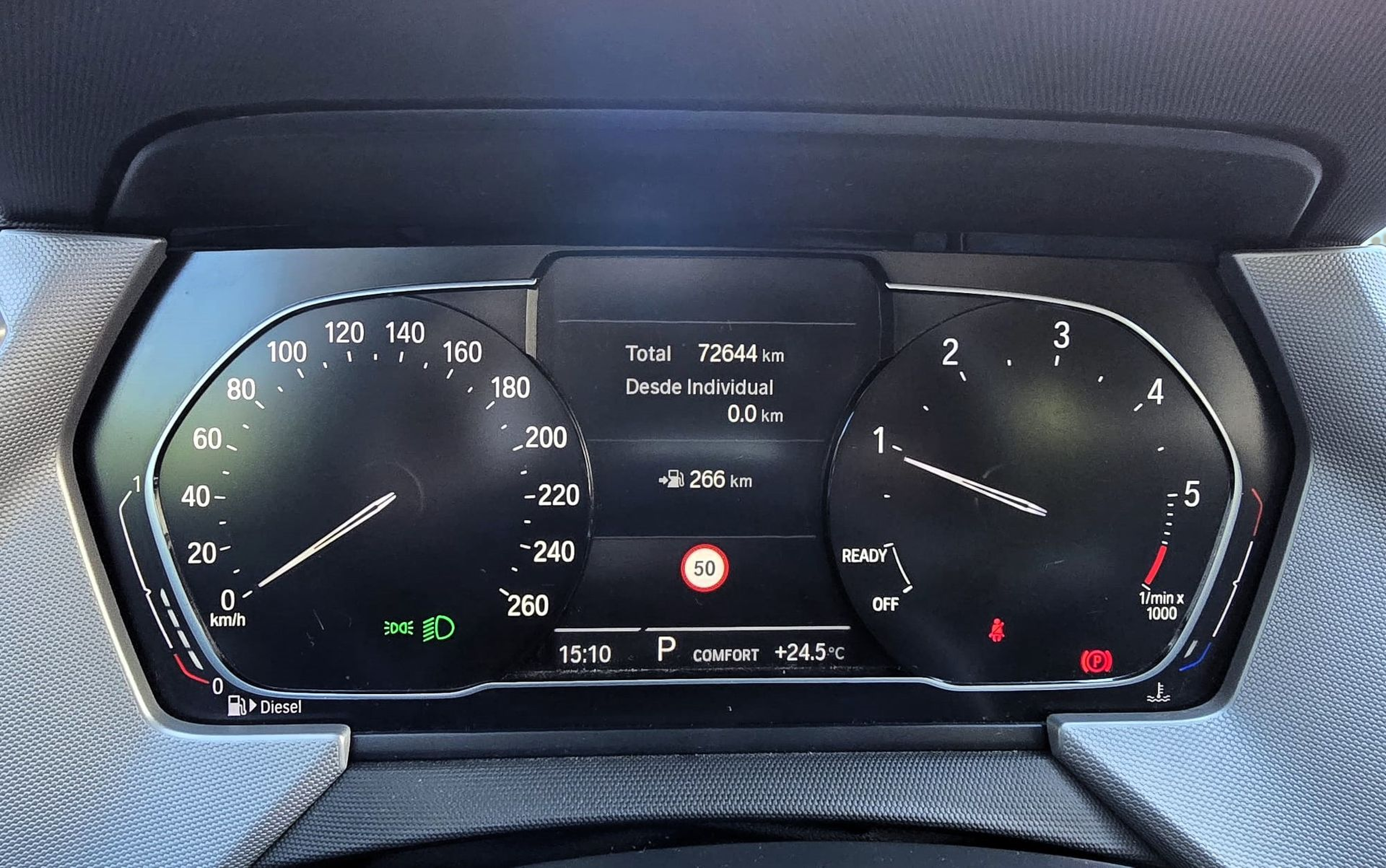 BMW Série 1 116d color Negro. Año 2022. 85KW(116CV). Diesel. En concesionario Santogal Oeiras de Oeiras