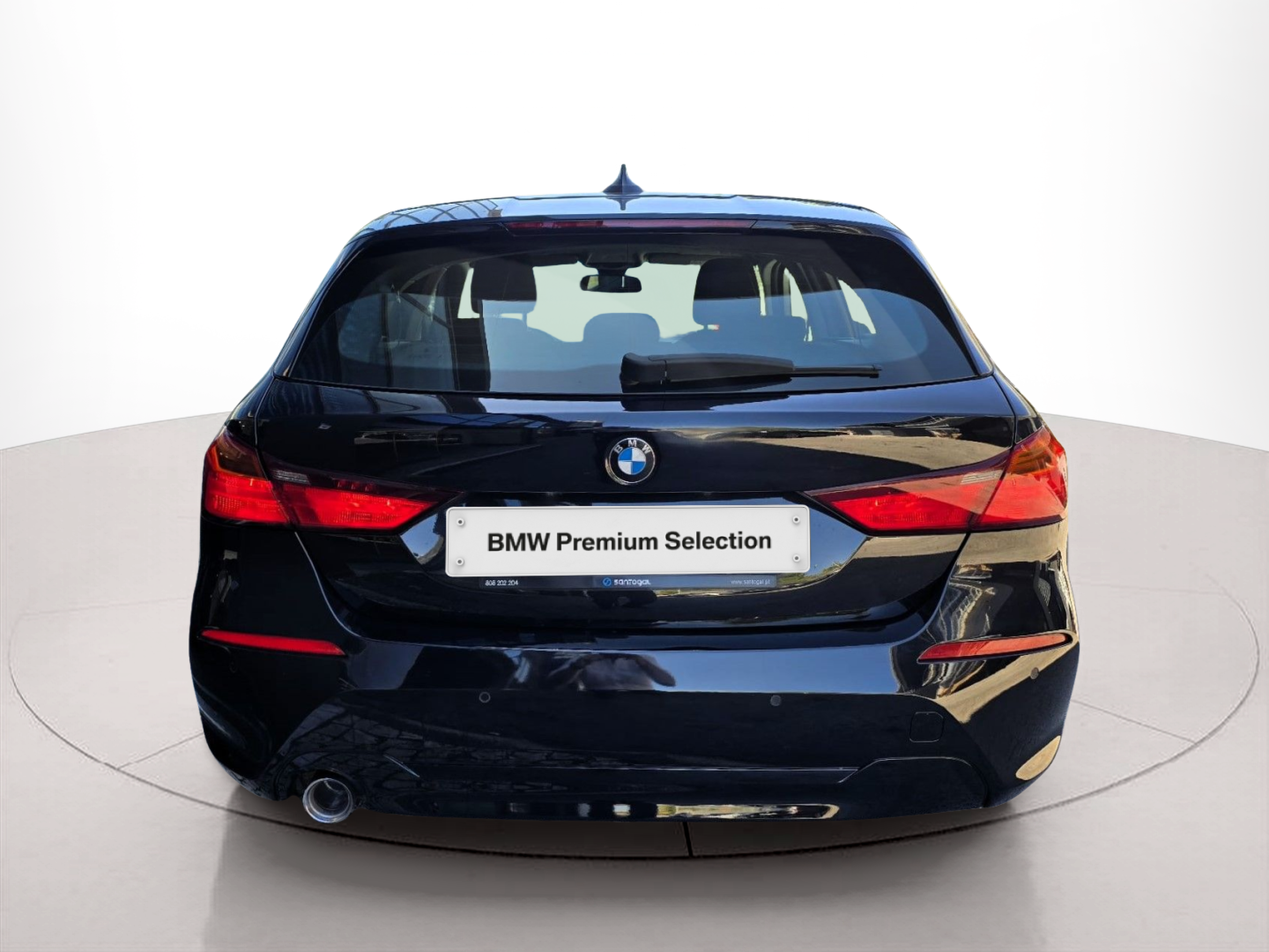 BMW Série 1 116d color Negro. Año 2022. 85KW(116CV). Diesel. En concesionario Santogal Oeiras de Oeiras
