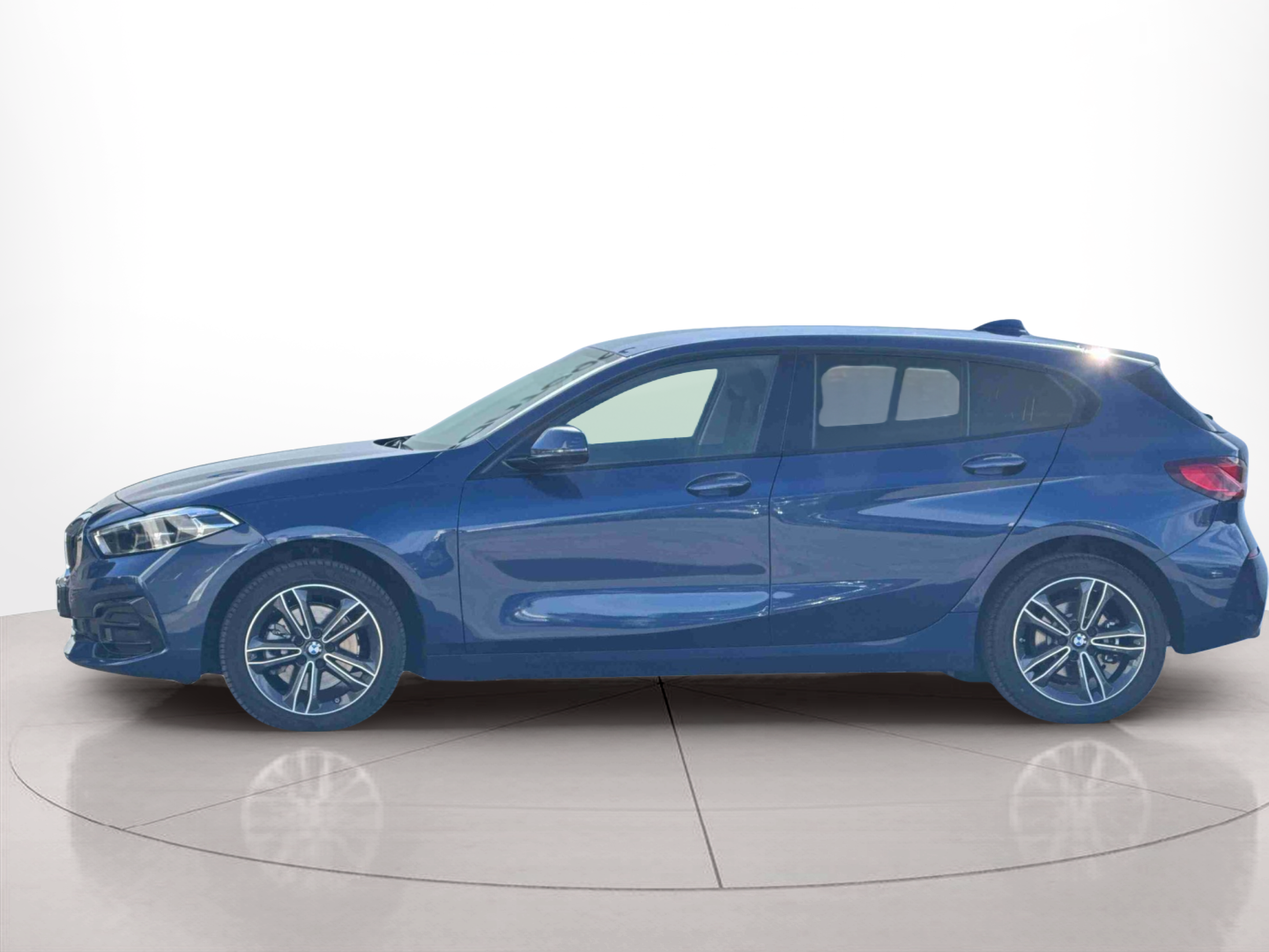 Fotos de BMW Série 1 116d color Azul. Año 2024. 85KW(116CV). Diesel. En concesionario Santogal Praça de Espanha - Lisboa de Lisboa