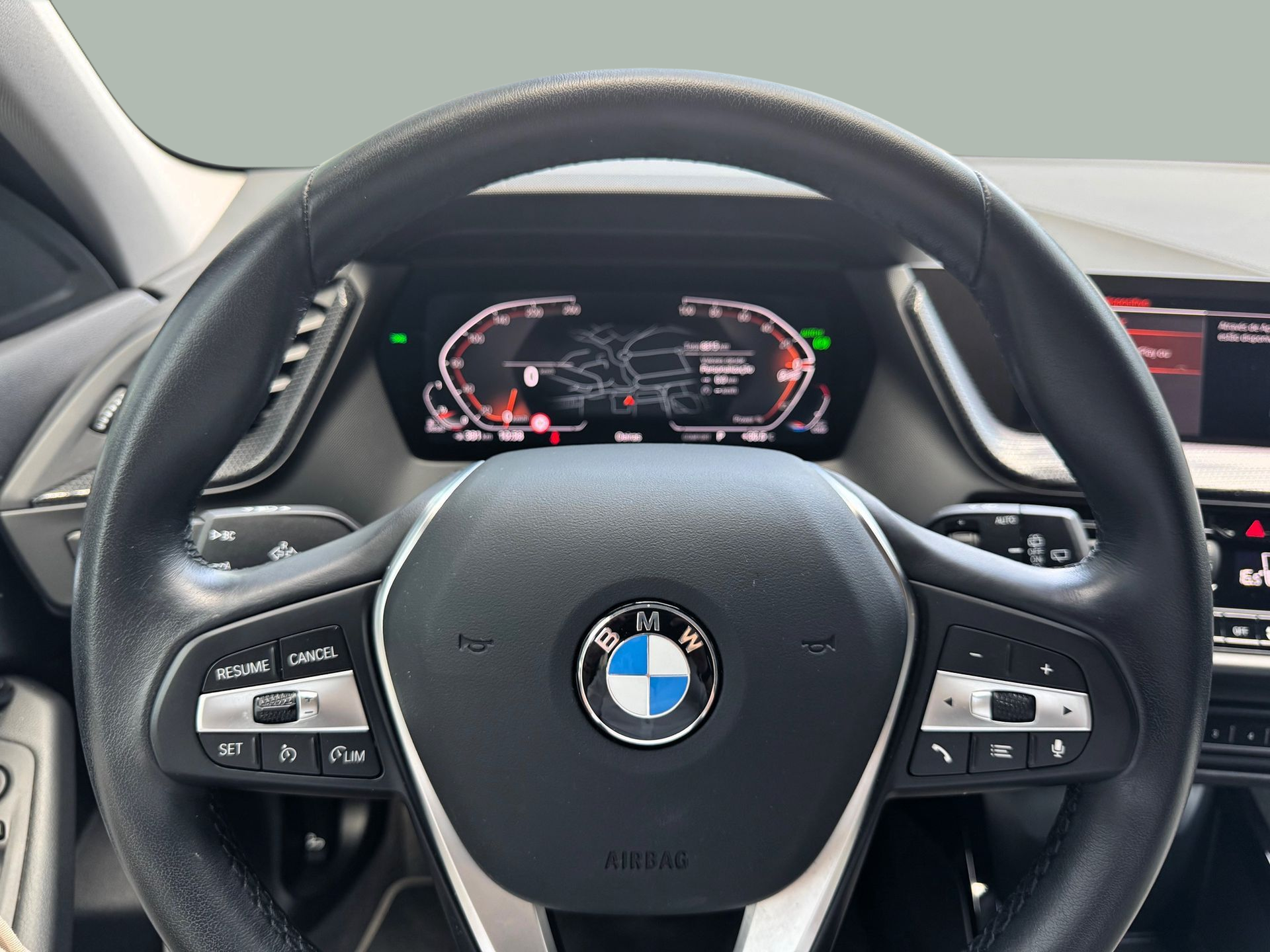BMW Série 1 116d color Gris. Año 2024. 85KW(116CV). Diesel. En concesionario Santogal Oeiras de Oeiras
