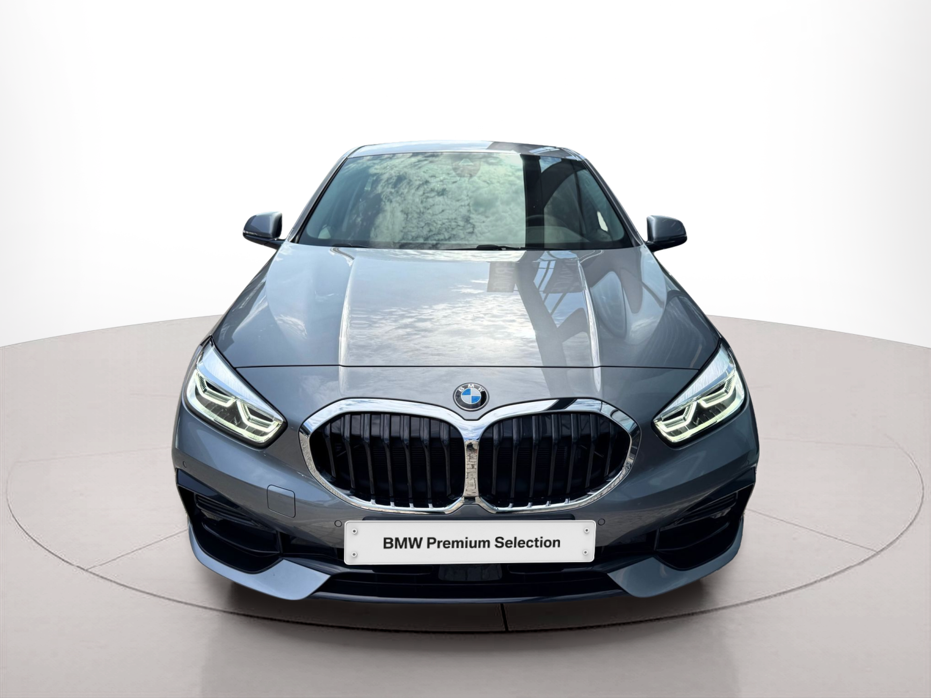 BMW Série 1 116d color Gris. Año 2024. 85KW(116CV). Diesel. En concesionario Santogal Oeiras de Oeiras