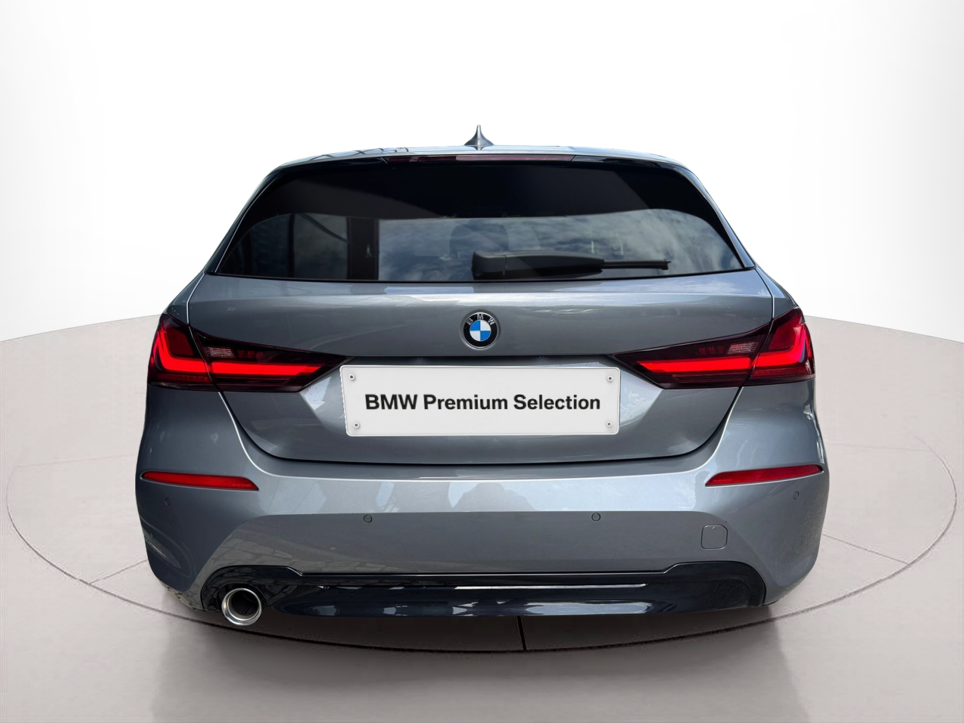 BMW Série 1 116d color Gris. Año 2024. 85KW(116CV). Diesel. En concesionario Santogal Oeiras de Oeiras