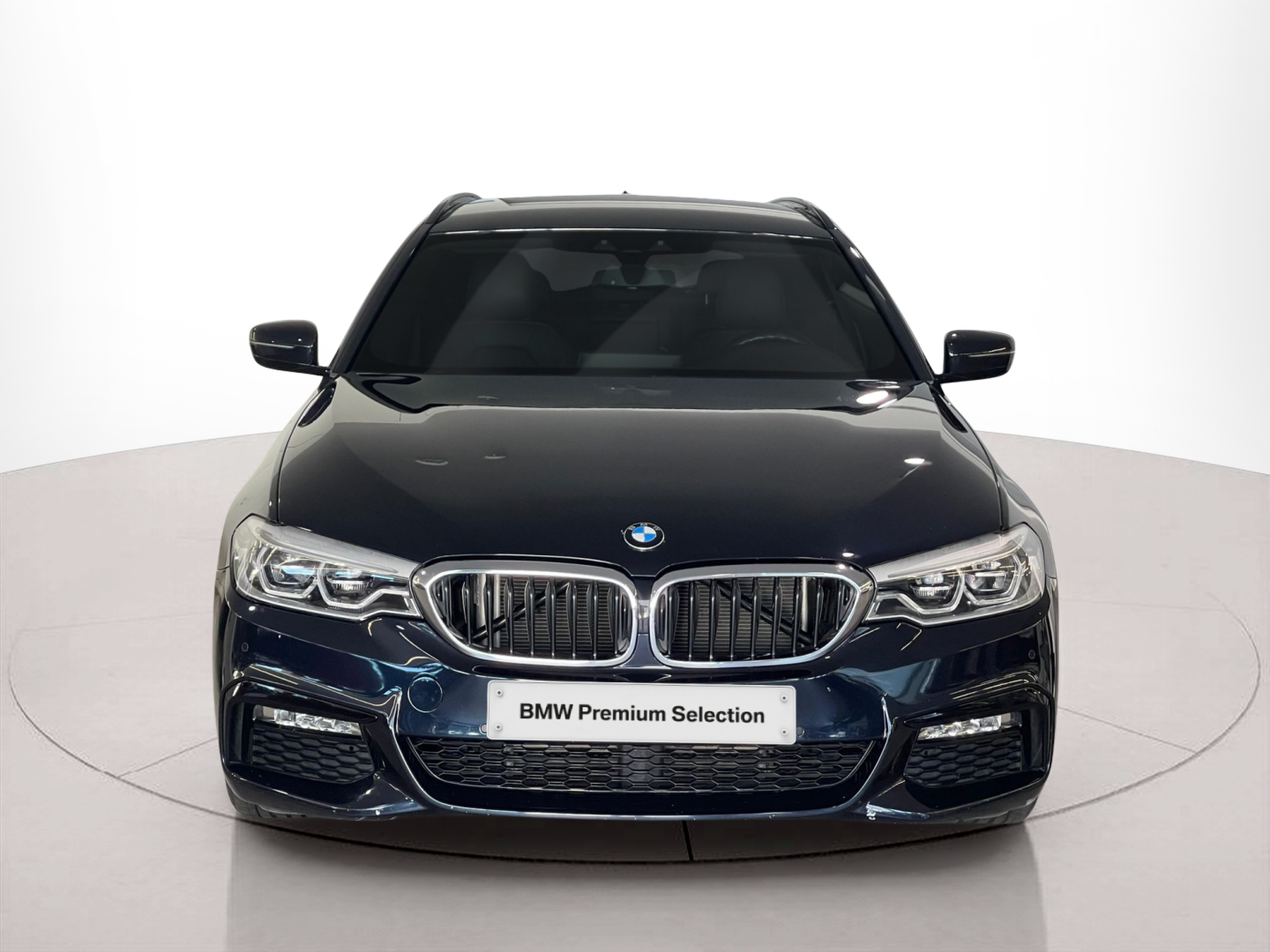 Fotos de BMW Série 5 530d Berlina color Negro. Año 2019. 195KW(265CV). Diesel. En concesionario Santogal Carnaxide de Oeiras