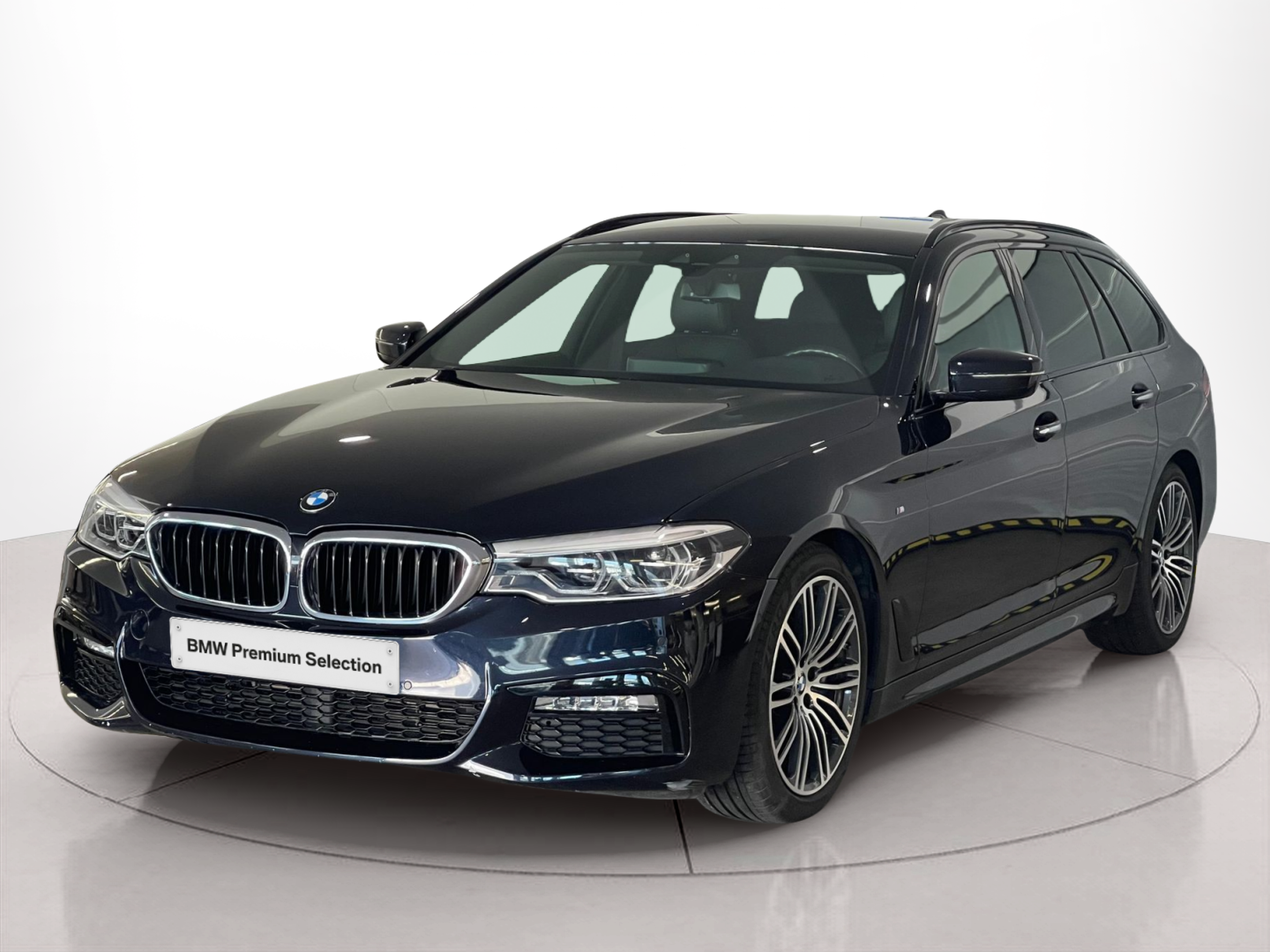 Fotos de BMW Série 5 530d Berlina color Negro. Año 2019. 195KW(265CV). Diesel. En concesionario Santogal Carnaxide de Oeiras
