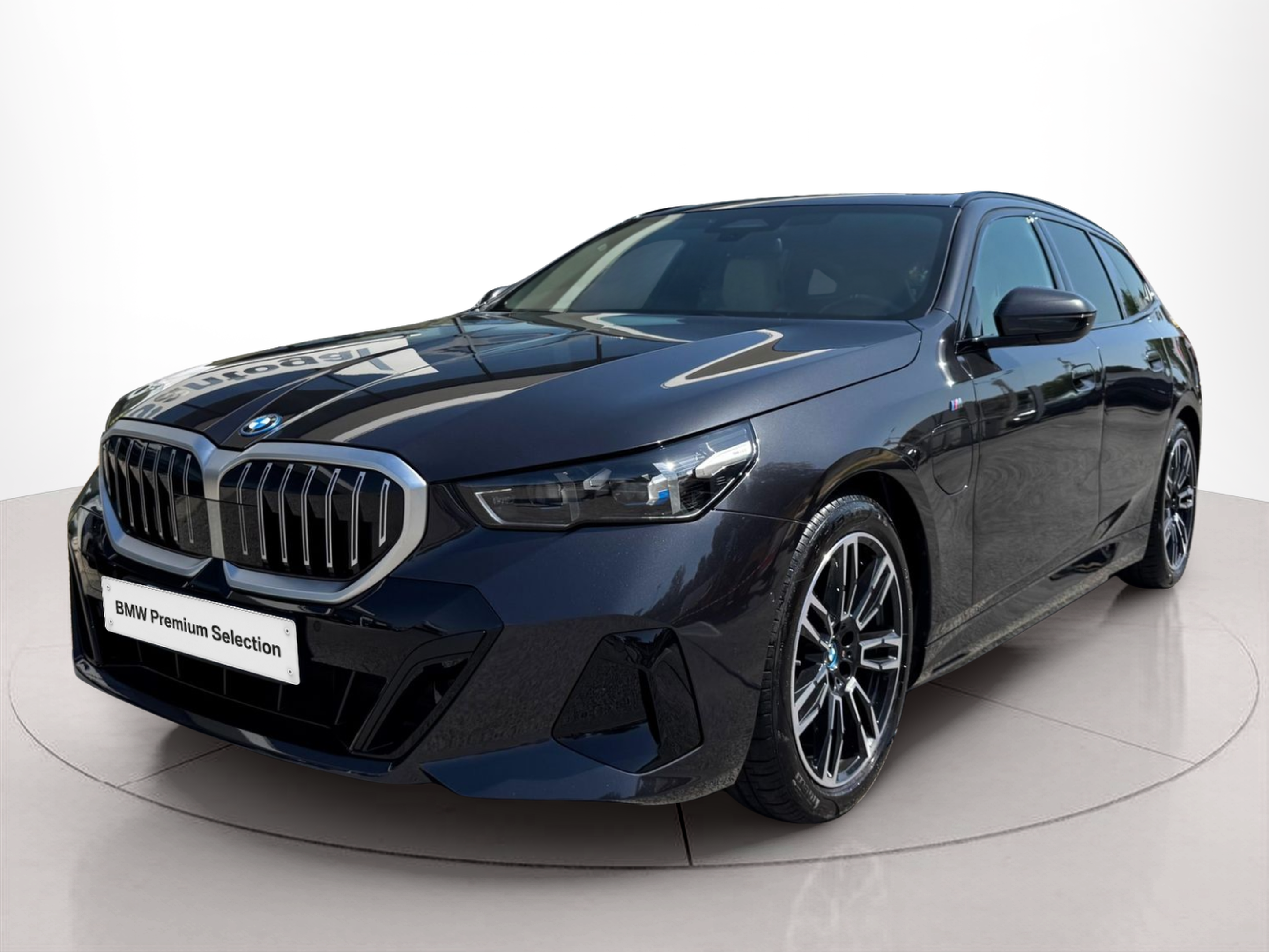 Fotos de BMW Série 5 530e Touring color Gris. Año 2024. 220KW(299CV). Elétrico / Gasolina Híbrido. En concesionario Santogal Oeiras de Oeiras