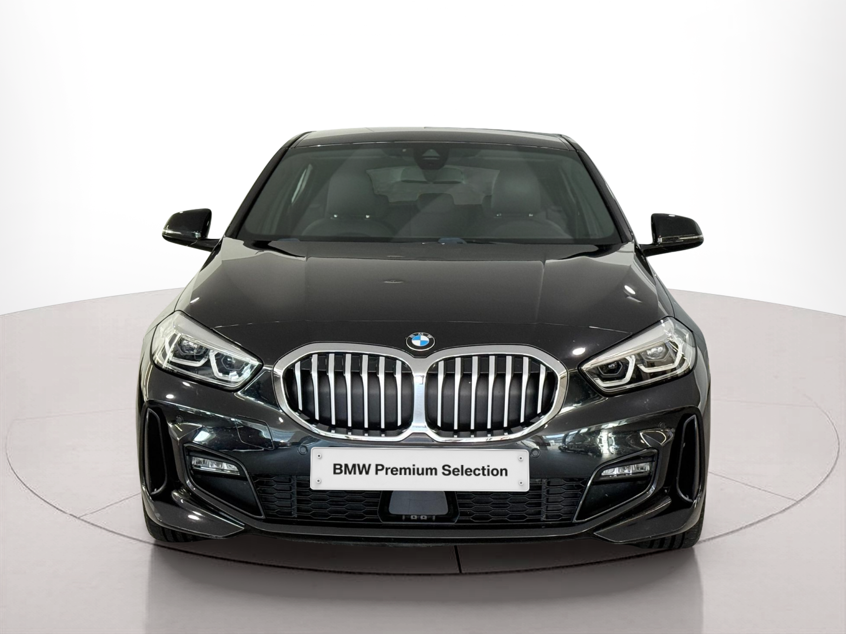 BMW Série 1 118i color Negro. Año 2021. 103KW(140CV). Gasolina. En concesionario Santogal Carnaxide de Oeiras
