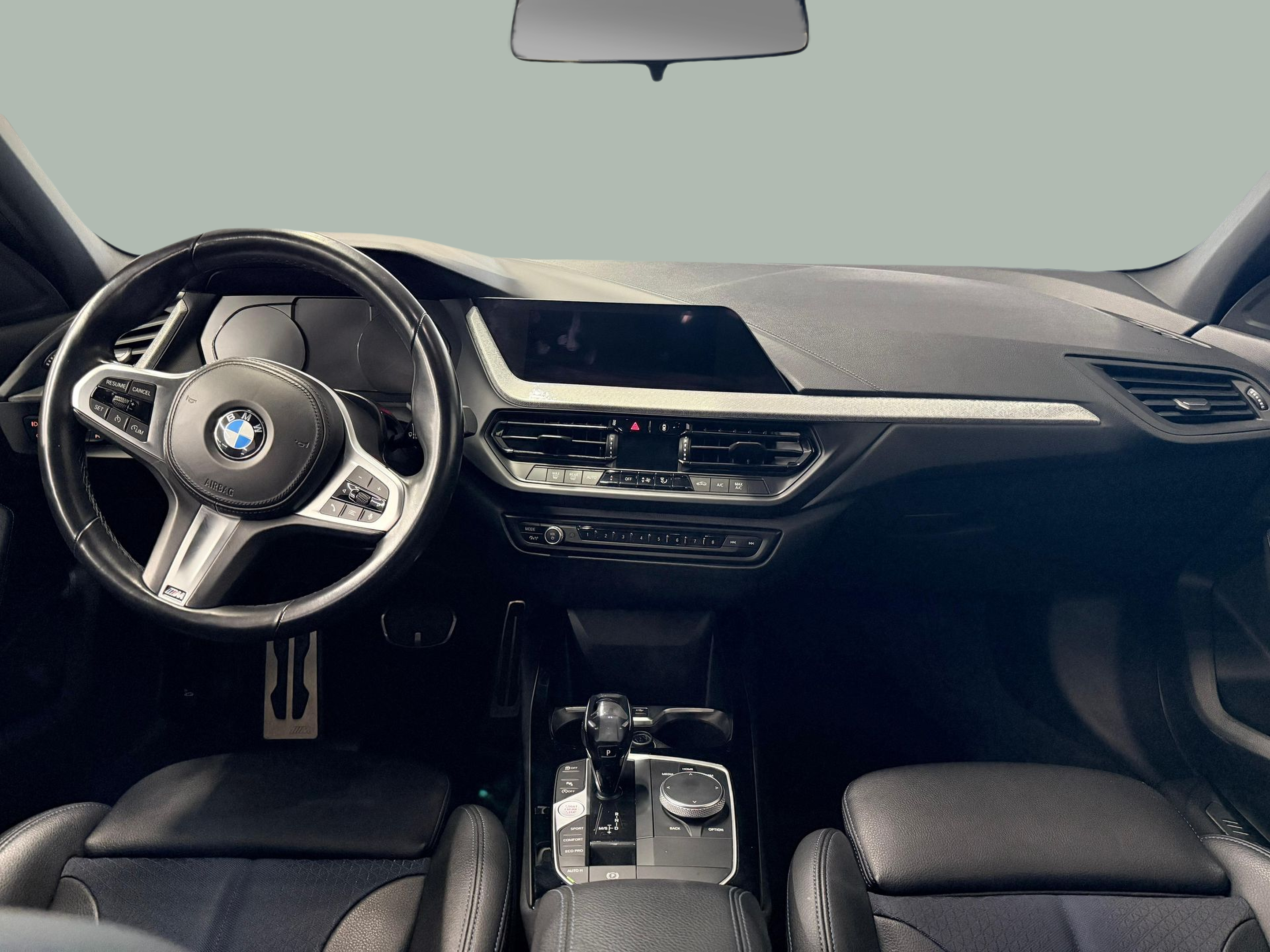 BMW Série 1 118i color Negro. Año 2021. 103KW(140CV). Gasolina. En concesionario Santogal Carnaxide de Oeiras
