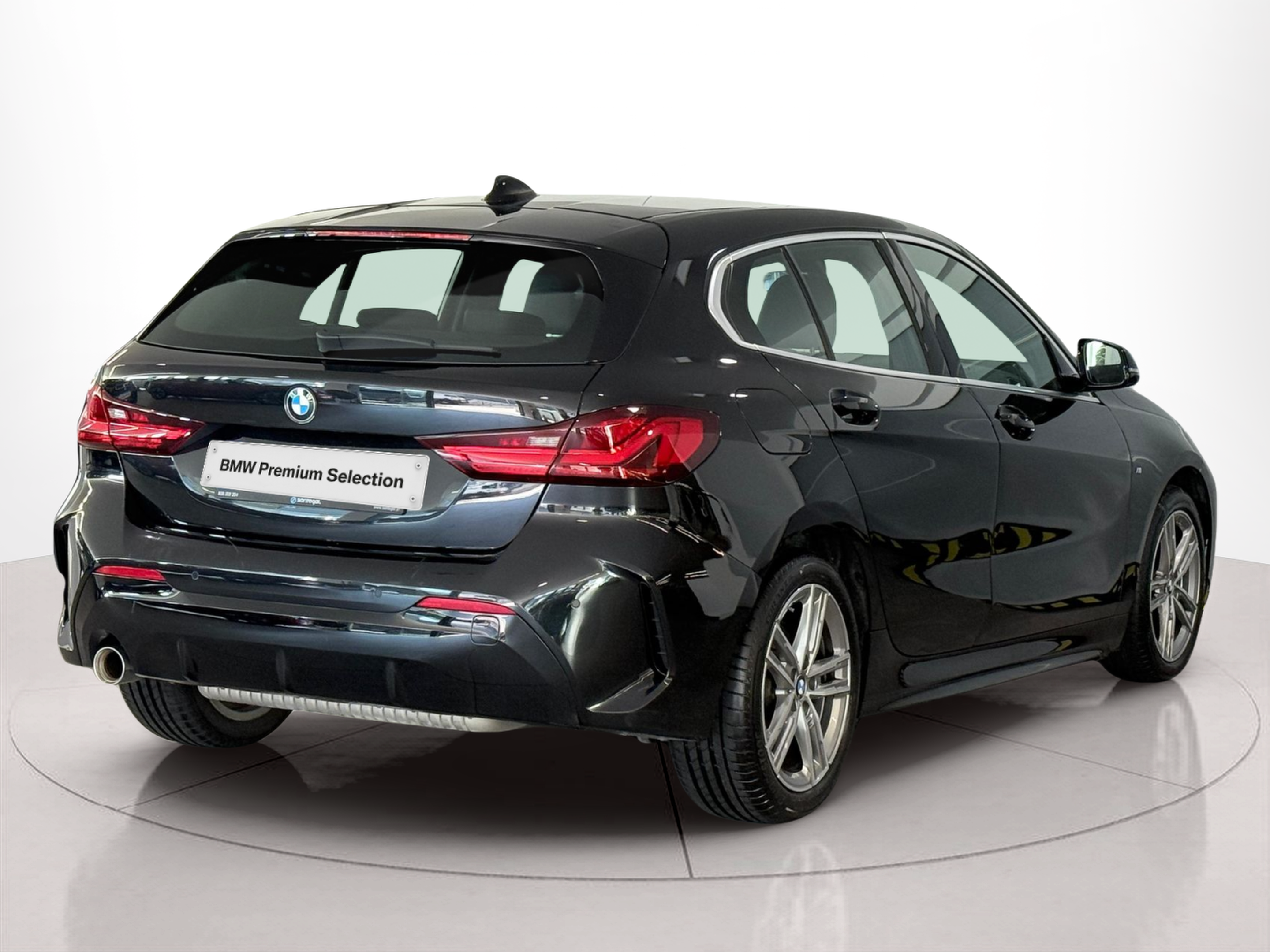BMW Série 1 118i color Negro. Año 2021. 103KW(140CV). Gasolina. En concesionario Santogal Carnaxide de Oeiras