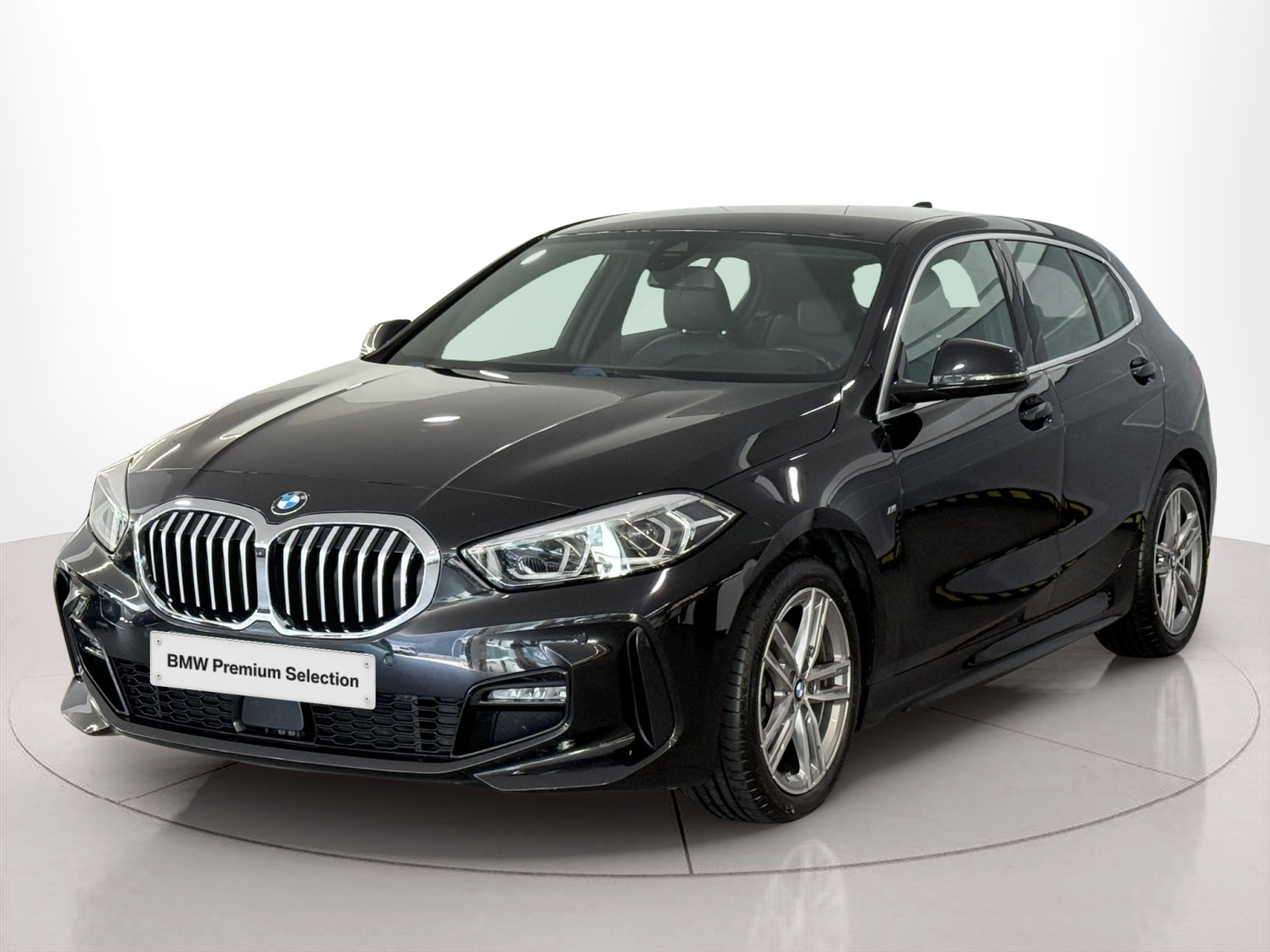 BMW Série 1 118i color Negro. Año 2021. 103KW(140CV). Gasolina. En concesionario Santogal Carnaxide de Oeiras