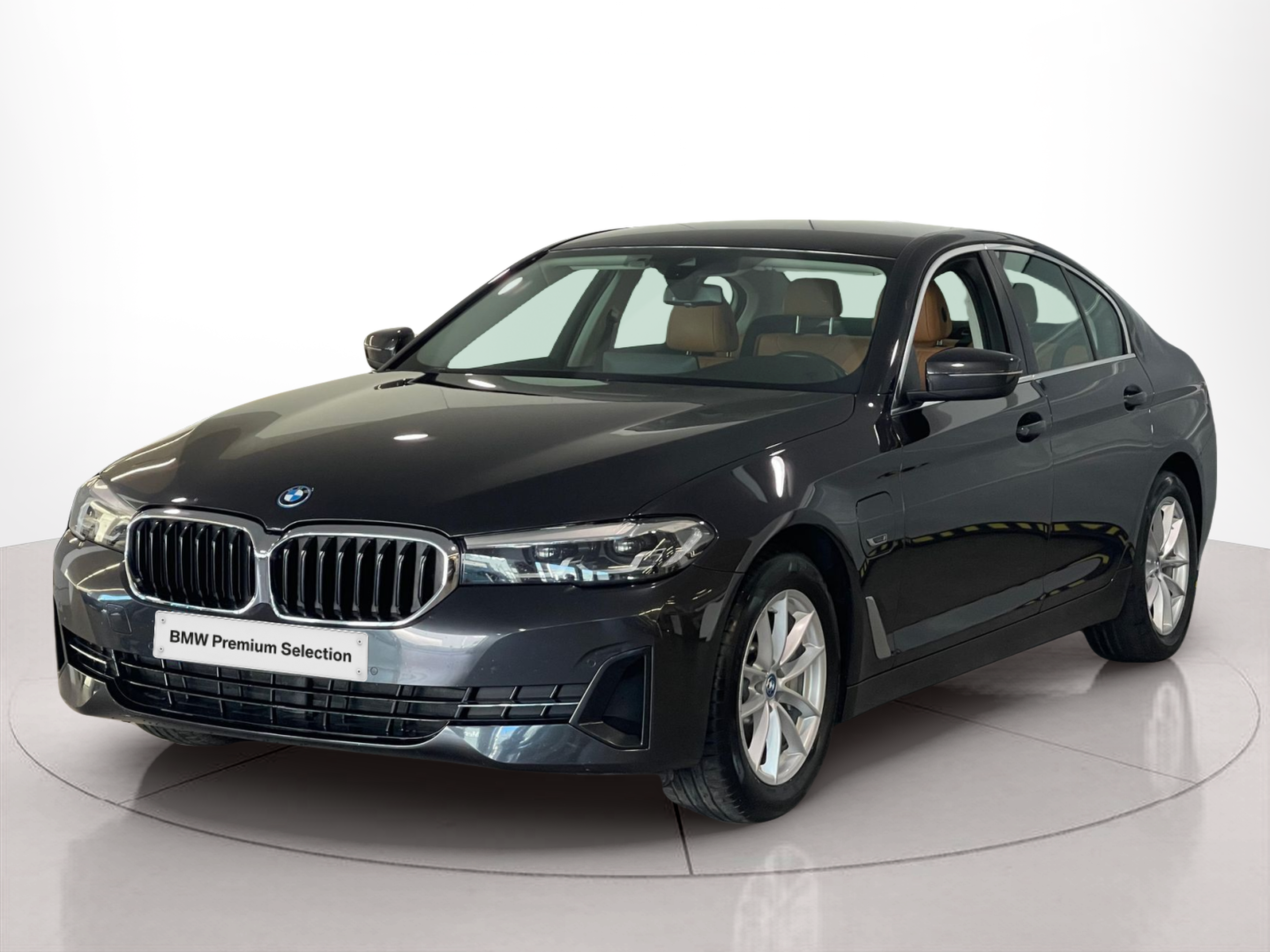Fotos de BMW Série 5 530e Berlina color Gris. Año 2022. 215KW(292CV). Gasolina. En concesionario Santogal Carnaxide de Oeiras