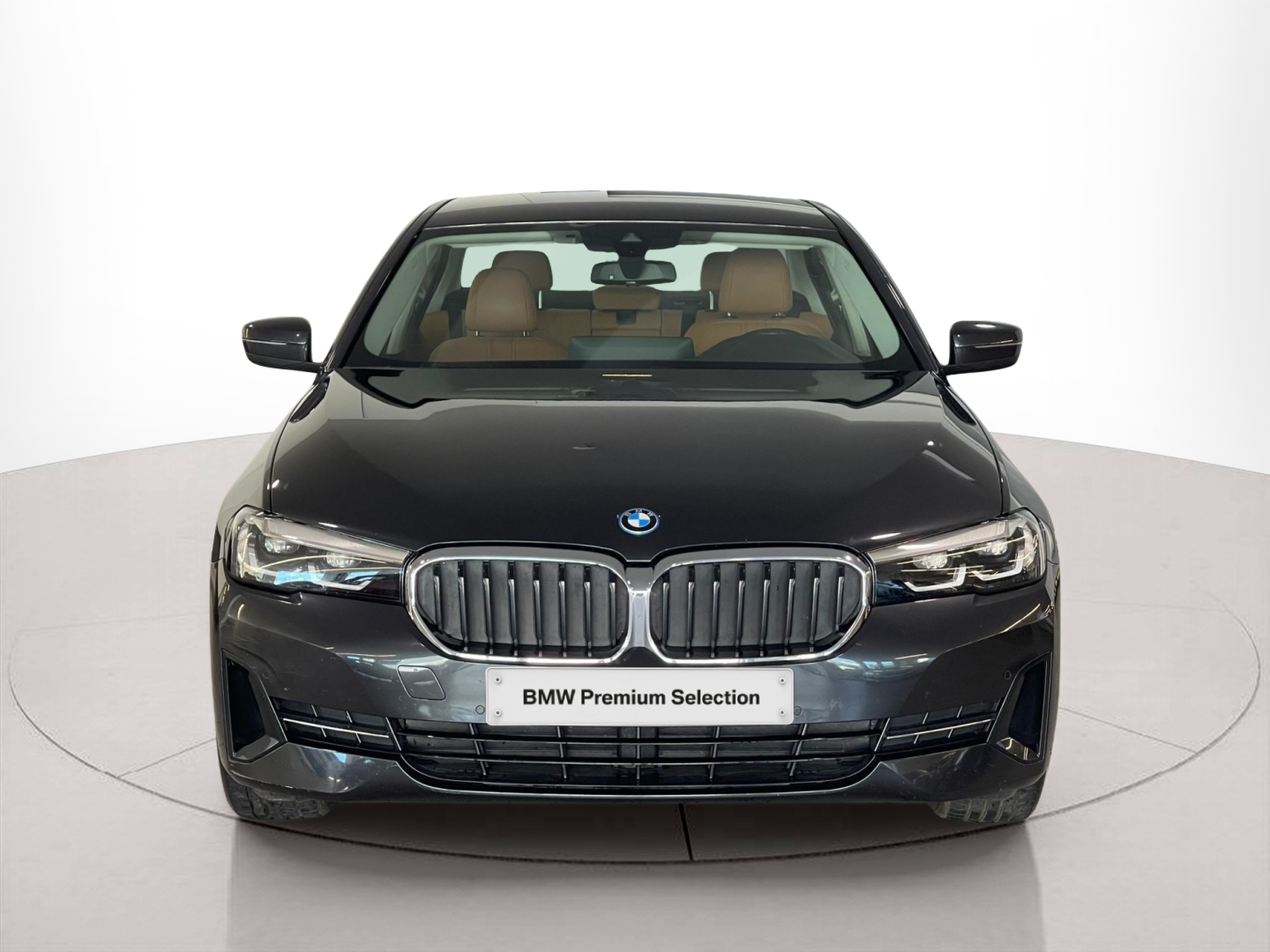 Fotos de BMW Série 5 530e Berlina color Gris. Año 2022. 215KW(292CV). Gasolina. En concesionario Santogal Carnaxide de Oeiras