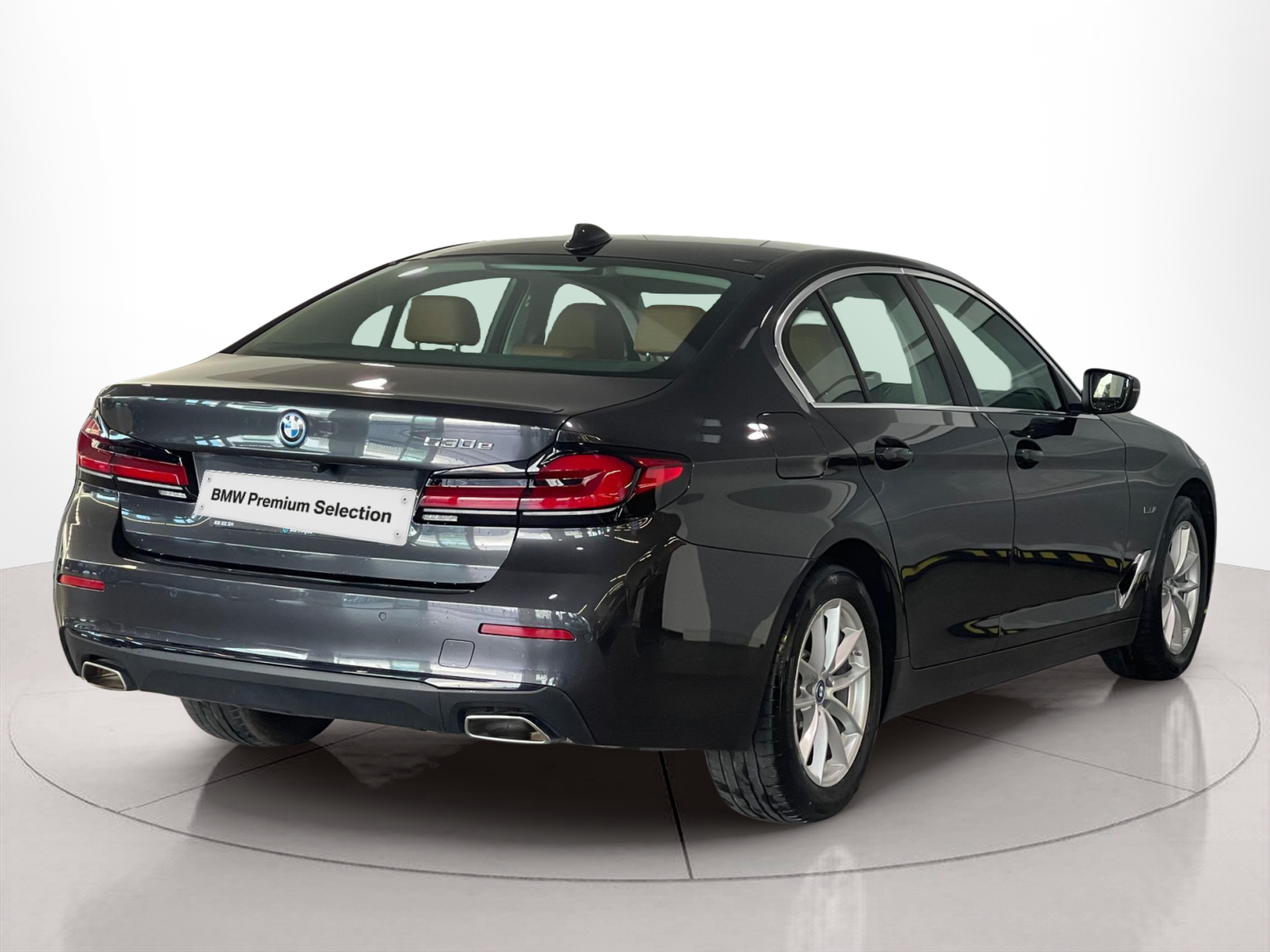 BMW Série 5 530e Berlina color Gris. Año 2022. 215KW(292CV). Gasolina. En concesionario Santogal Carnaxide de Oeiras