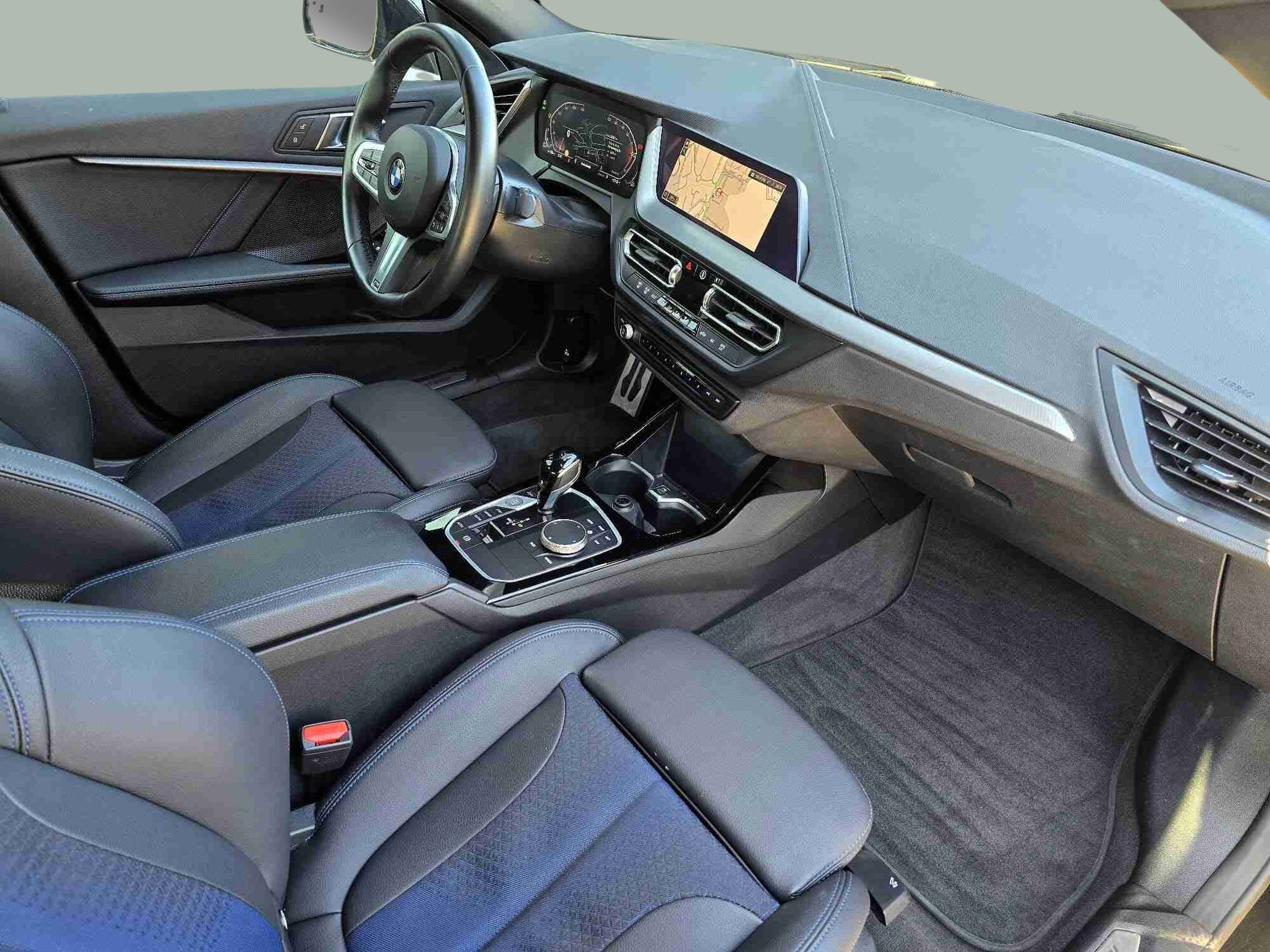 BMW Série 2 216d Gran Coupe color Negro. Año 2024. 85KW(116CV). Diesel. En concesionario Santogal Oeiras de Oeiras