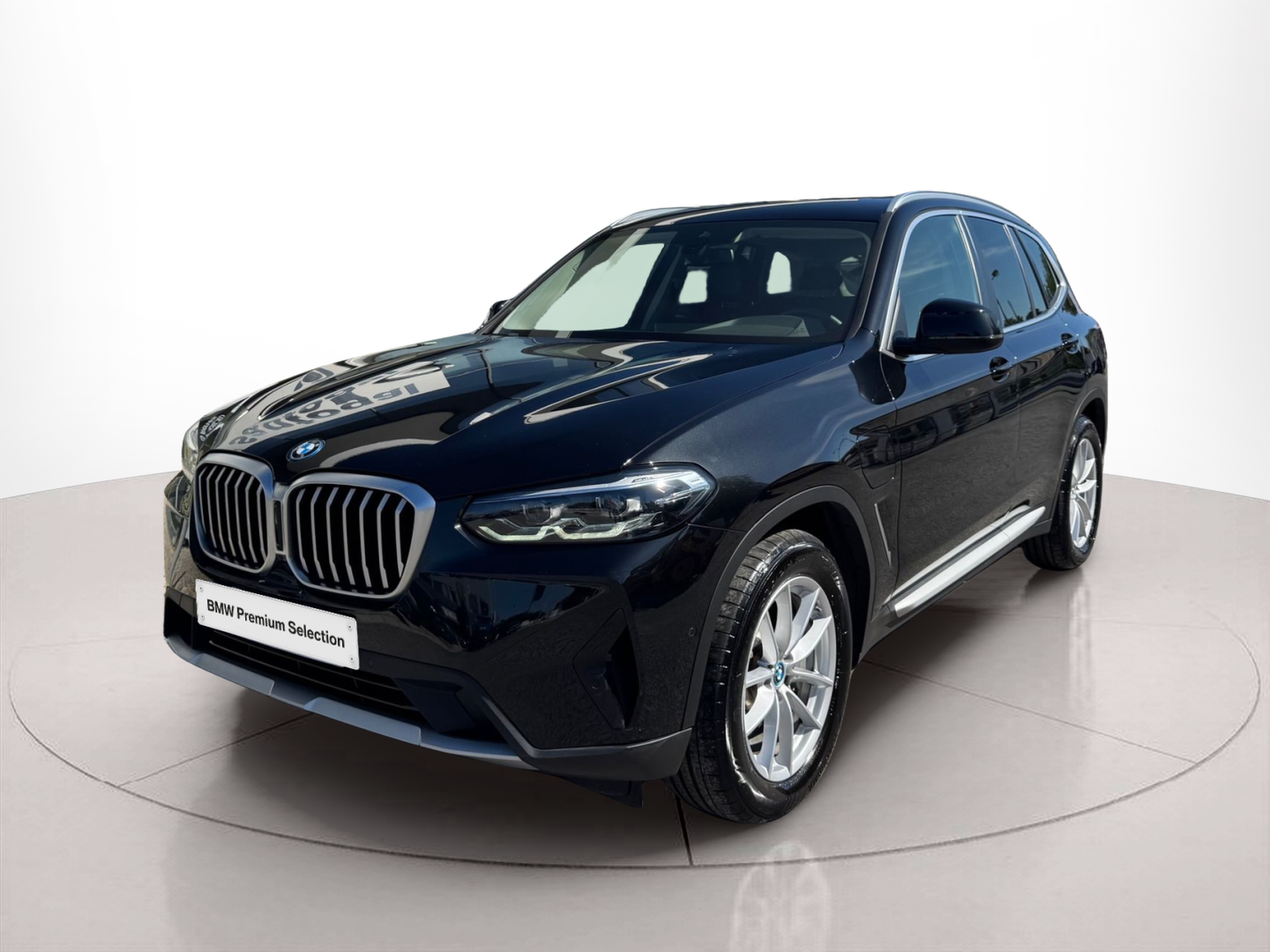 Fotos de BMW X3 xDrive30e color Negro. Año 2024. 215KW(292CV). Elétrico. En concesionario Santogal Oeiras de Oeiras