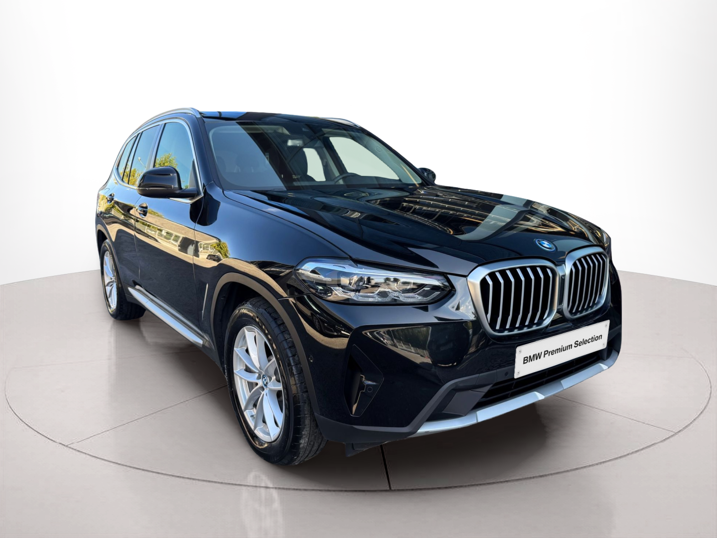 Fotos de BMW X3 xDrive30e color Negro. Año 2024. 215KW(292CV). Elétrico. En concesionario Santogal Oeiras de Oeiras