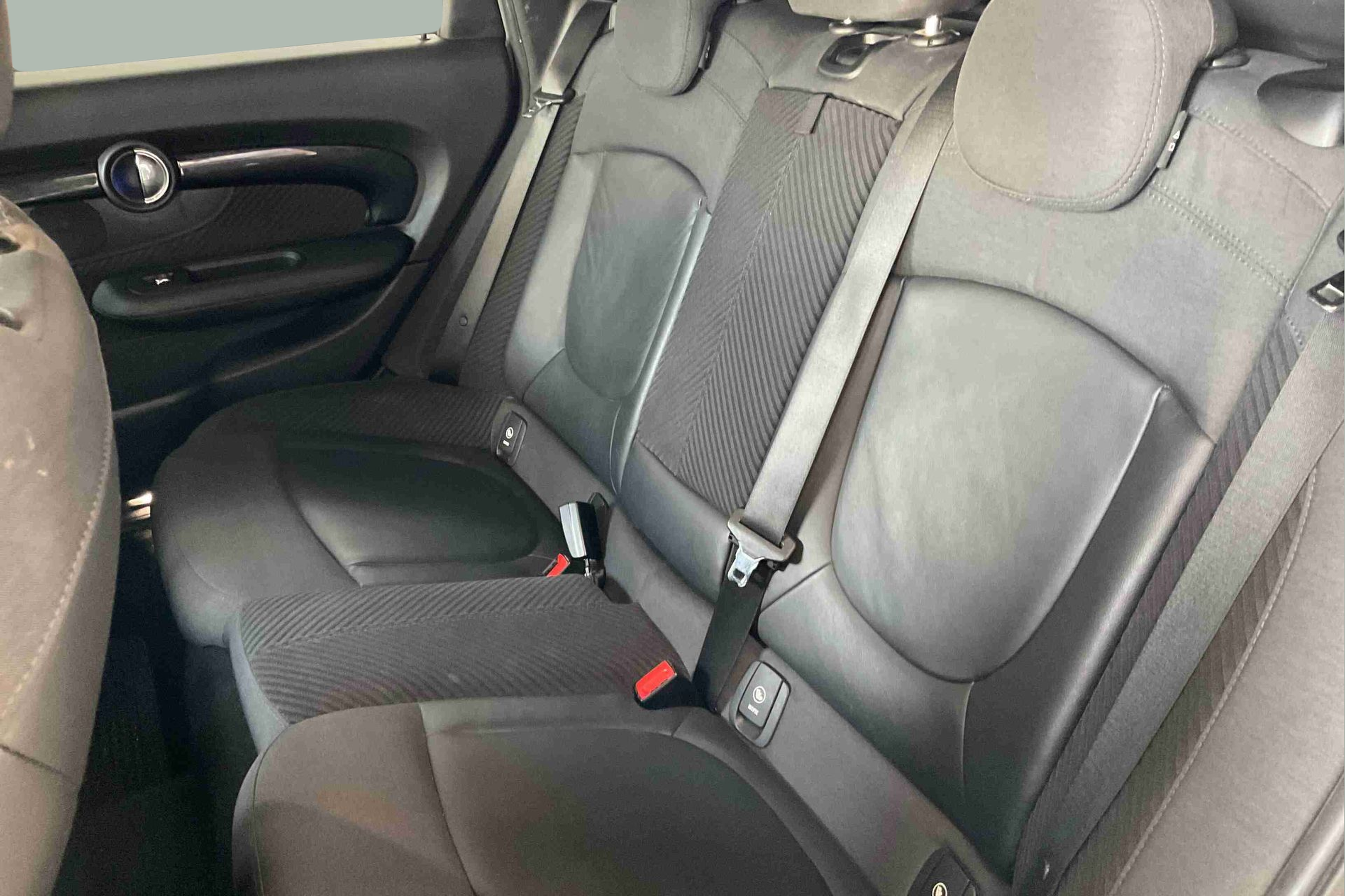 fotoG 9 del MINI MINI Clubman One D 85 kW (116 CV) 116cv Diesel de 2019 em Oeiras