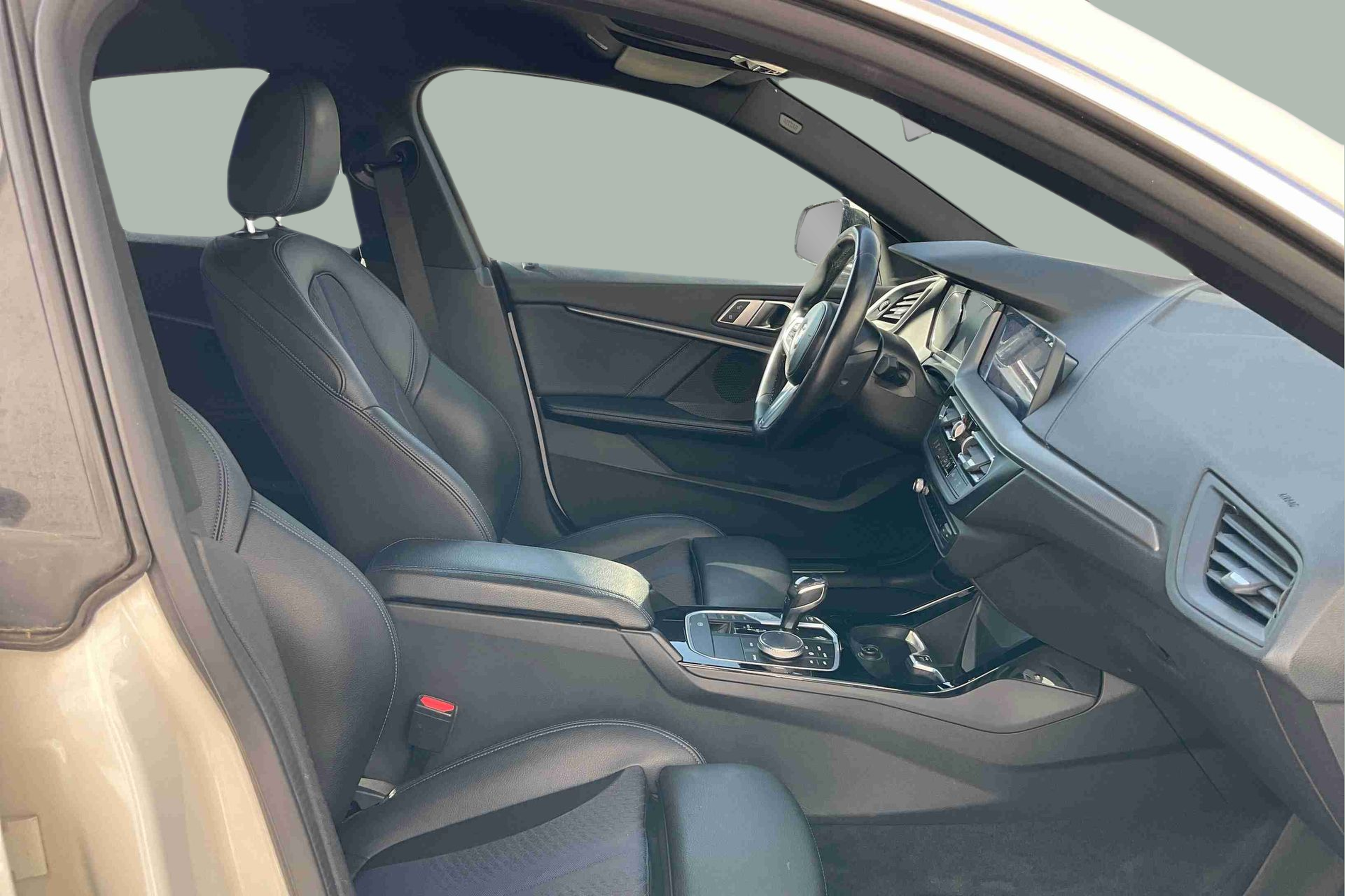BMW Série 2 216d Gran Coupe color Blanco. Año 2020. 85KW(116CV). Diesel. En concesionario Santogal Setúbal de Setúbal