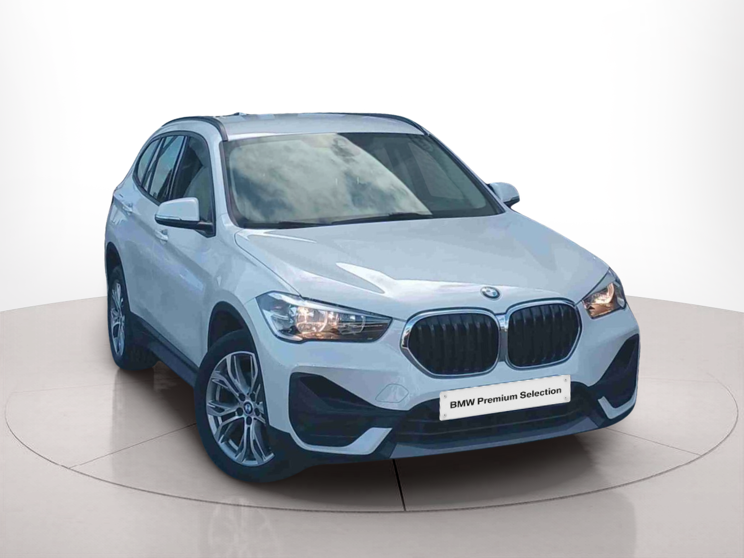 Fotos de BMW X1 sDrive18d color Blanco. Año 2020. 110KW(150CV). Diesel. En concesionario Santogal Seixal de Seixal