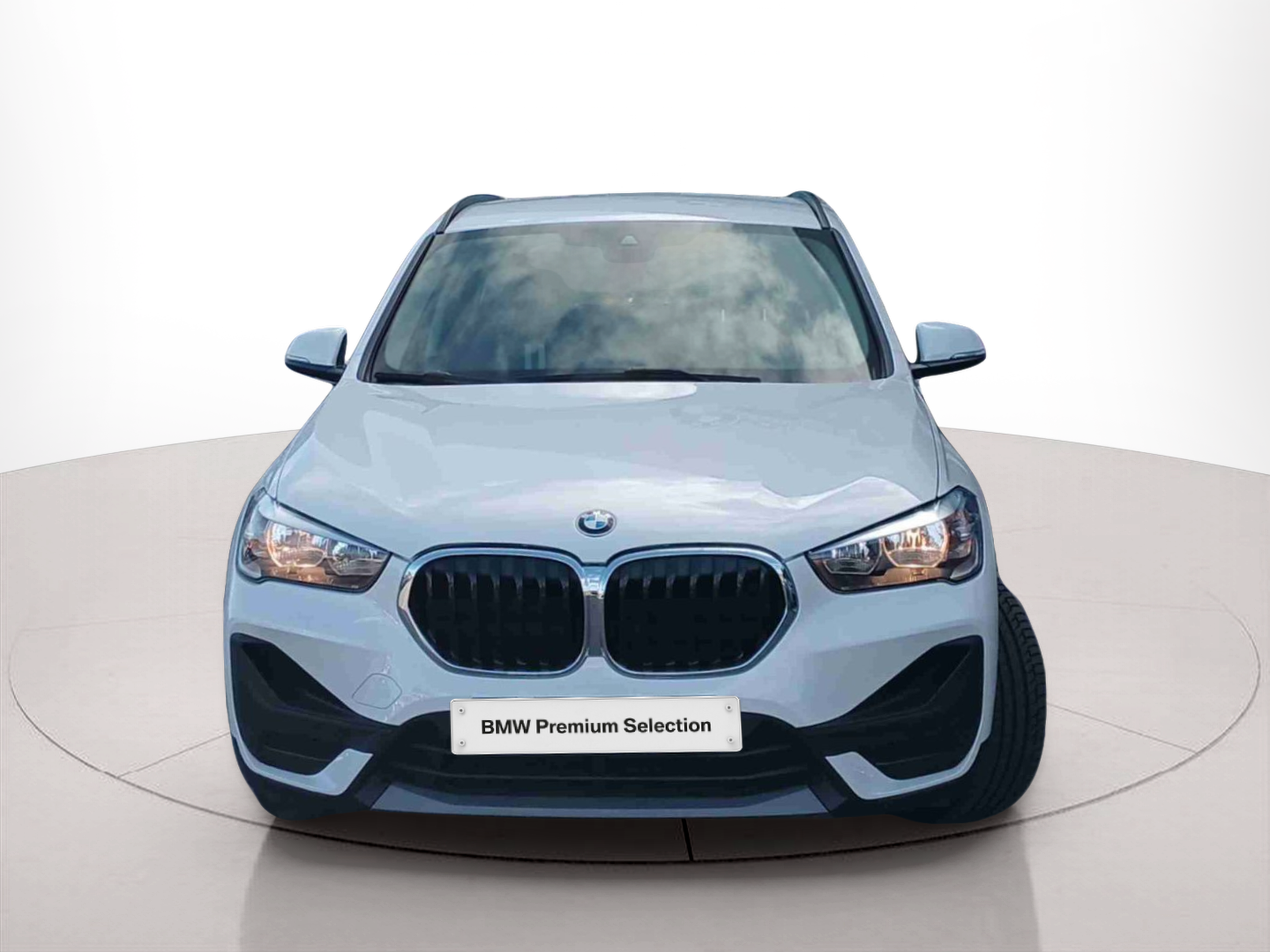 Fotos de BMW X1 sDrive18d color Blanco. Año 2020. 110KW(150CV). Diesel. En concesionario Santogal Seixal de Seixal
