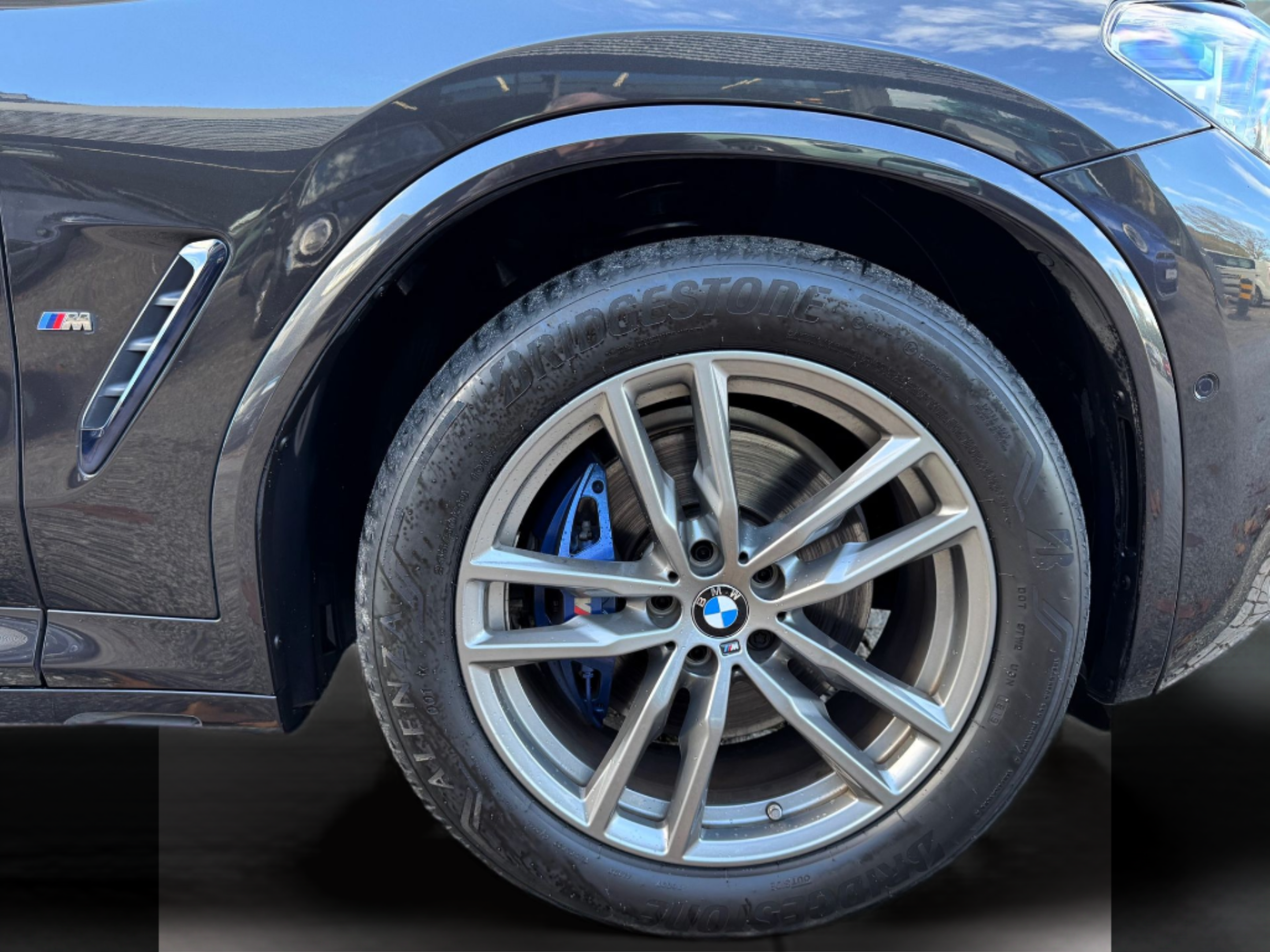 BMW X3 xDrive30e color Gris. Año 2020. 215KW(292CV). Elétrico / Gasolina Híbrido. En concesionario Santogal Oeiras de Oeiras