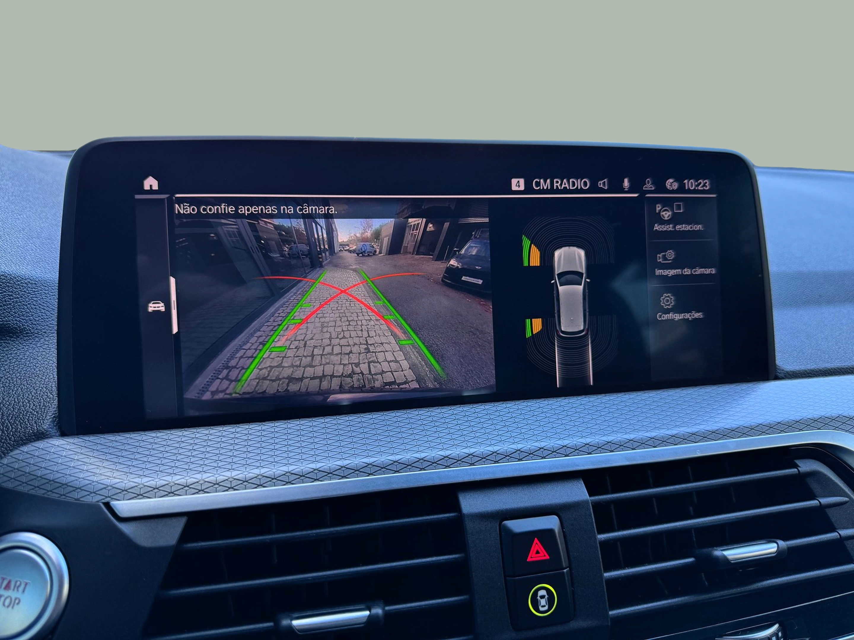 BMW X3 xDrive30e color Gris. Año 2020. 215KW(292CV). Elétrico / Gasolina Híbrido. En concesionario Santogal Oeiras de Oeiras