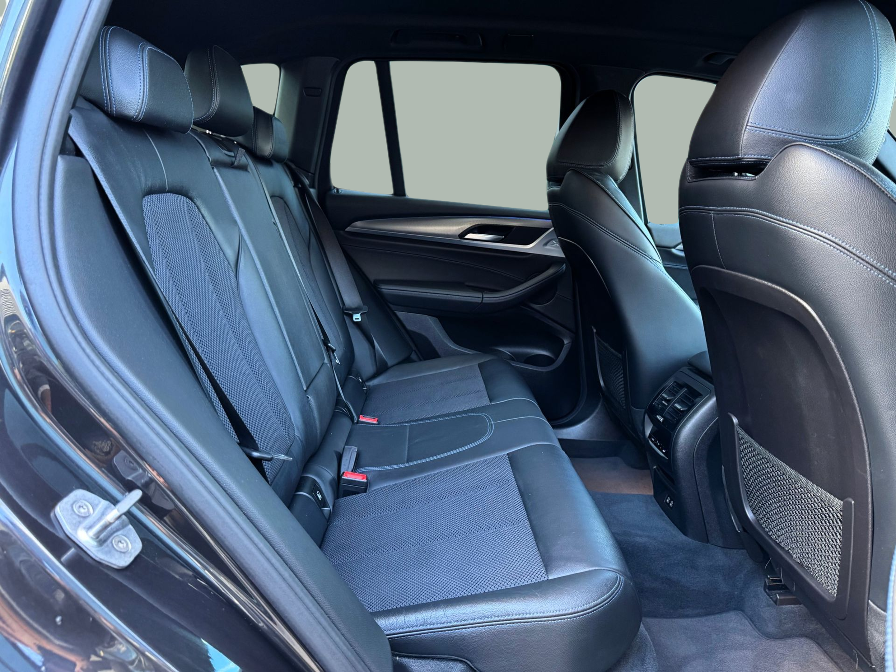 BMW X3 xDrive30e color Gris. Año 2020. 215KW(292CV). Elétrico / Gasolina Híbrido. En concesionario Santogal Oeiras de Oeiras