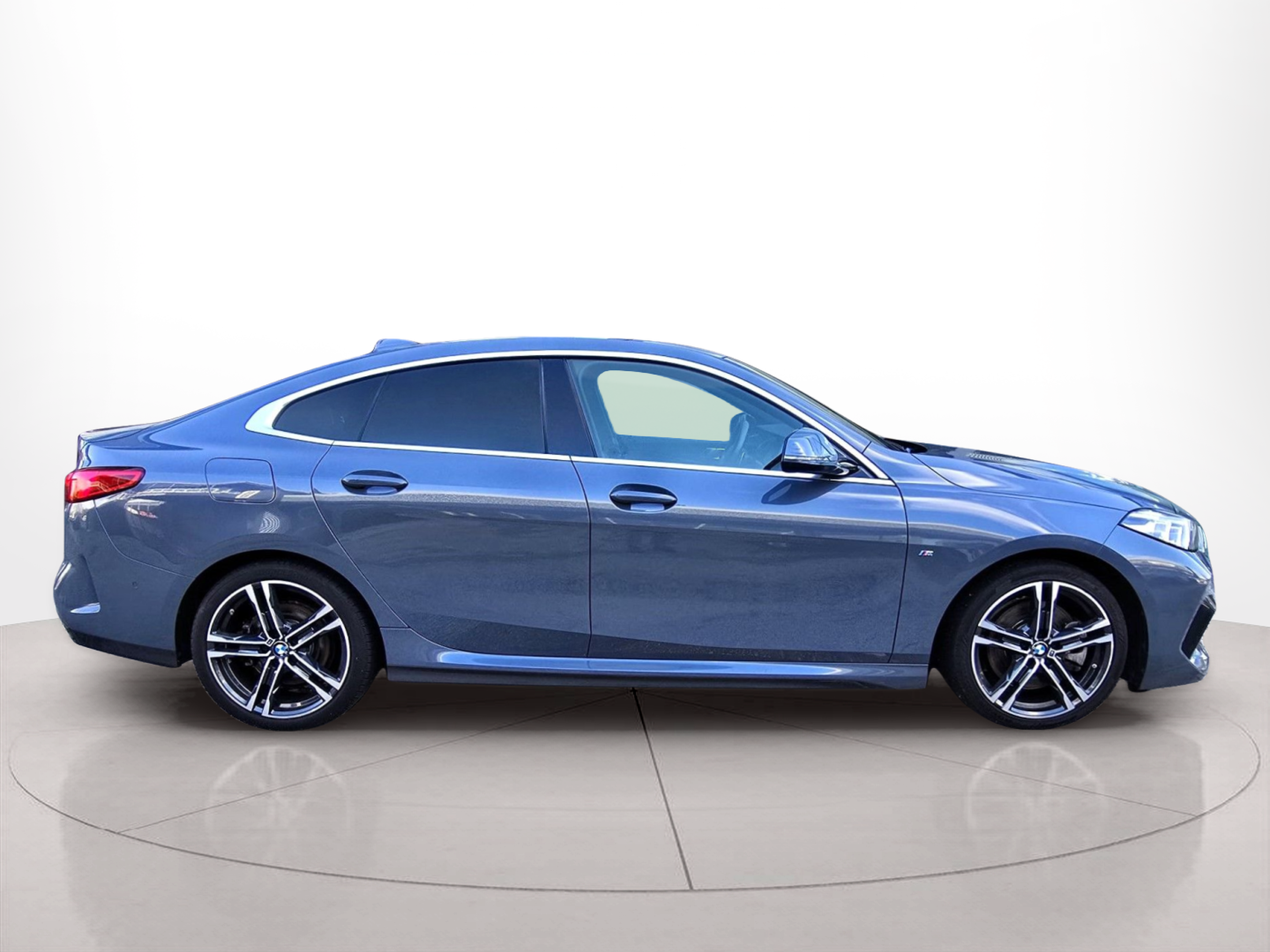 Fotos de BMW Série 2 220d Gran Coupé color Gris. Año 2020. 140KW(190CV). Diesel. En concesionario Santogal Oeiras de Oeiras