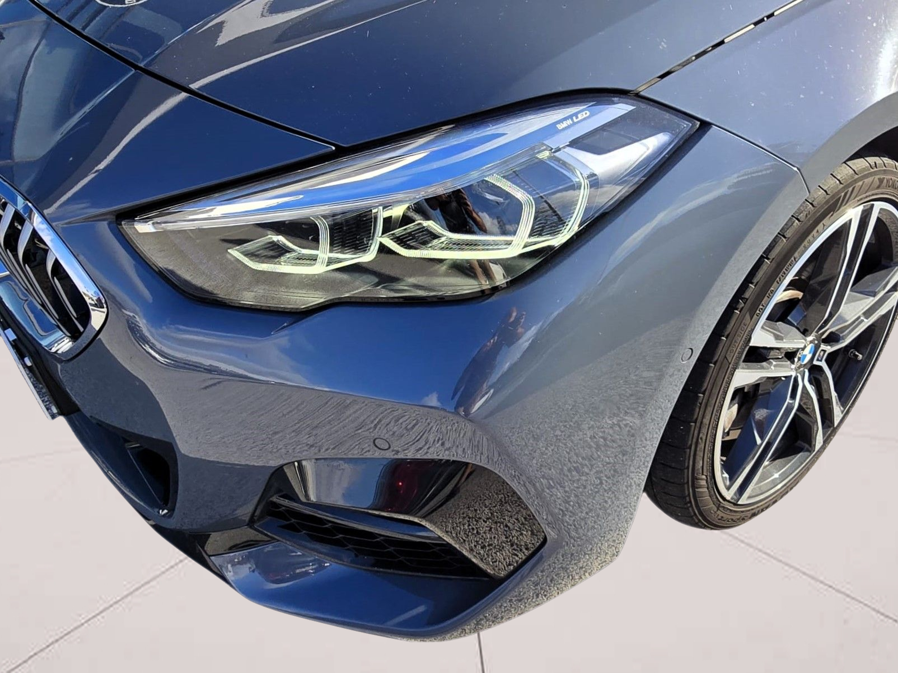 BMW Série 2 220d Gran Coupé color Gris. Año 2020. 140KW(190CV). Diesel. En concesionario Santogal Oeiras de Oeiras