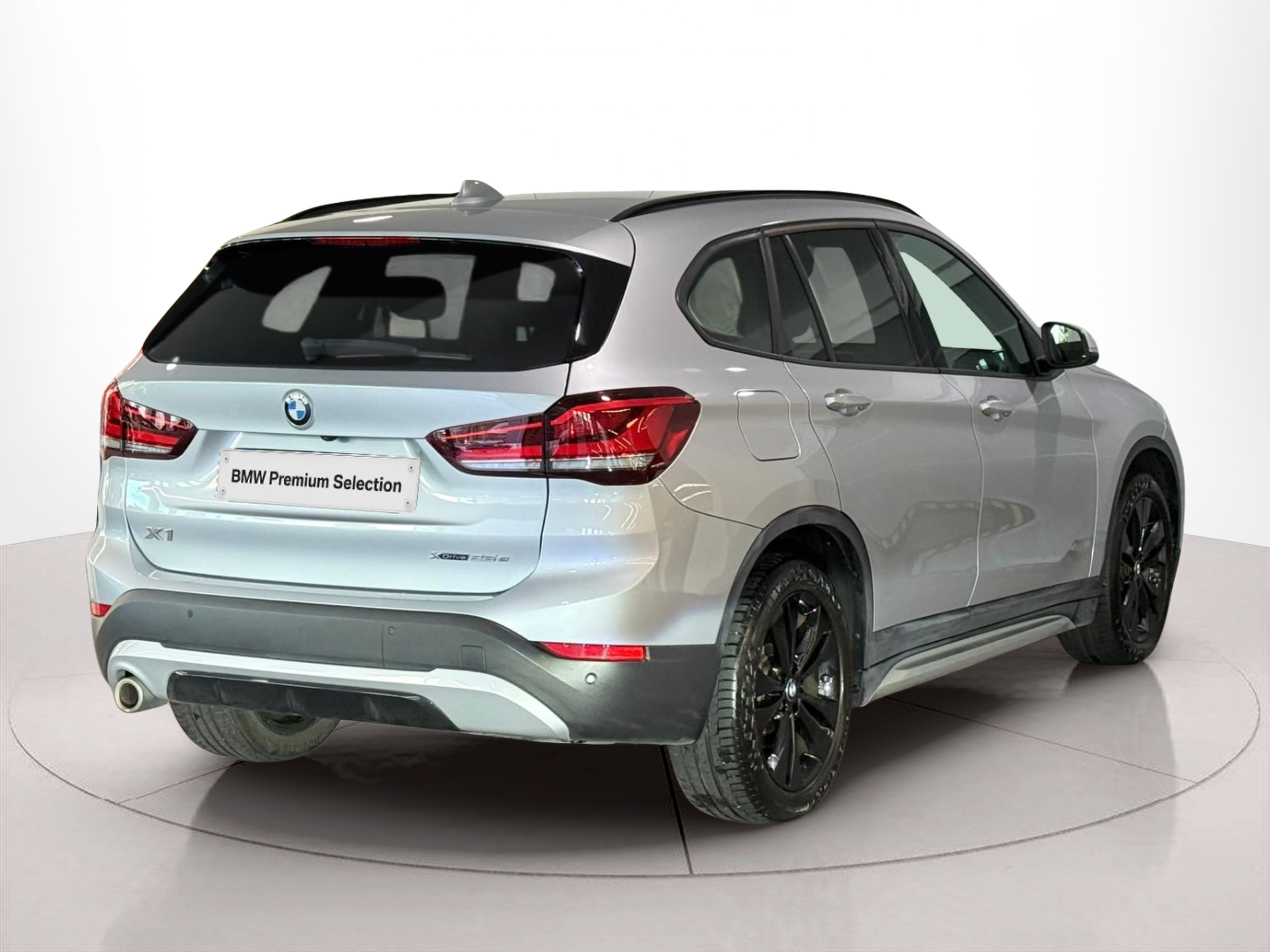 BMW X1 xDrive25e color Gris Plata. Año 2020. 162KW(220CV). Elétrico / Gasolina Híbrido. En concesionario Santogal Carnaxide de Oeiras