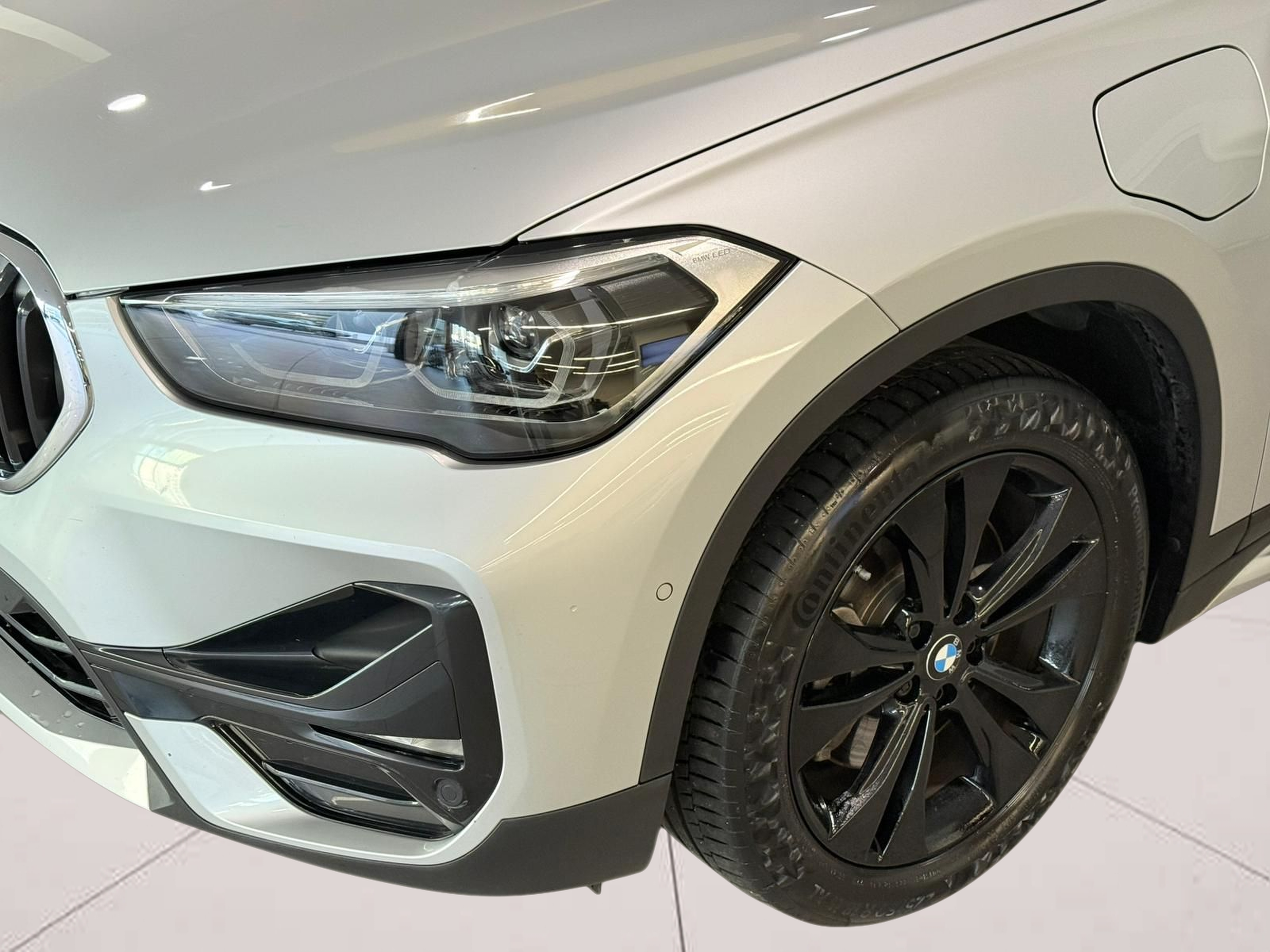 BMW X1 xDrive25e color Gris Plata. Año 2020. 162KW(220CV). Elétrico / Gasolina Híbrido. En concesionario Santogal Carnaxide de Oeiras