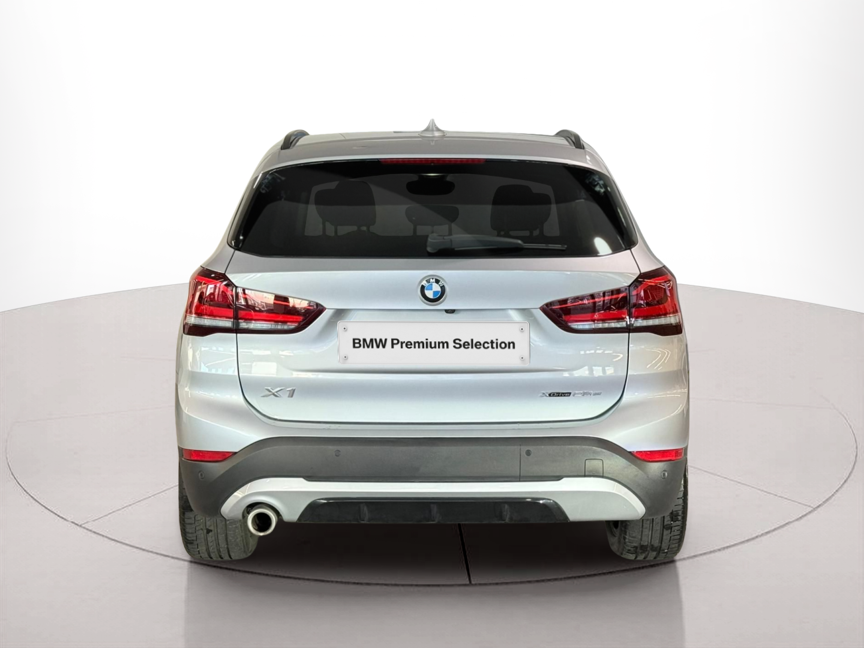 BMW X1 xDrive25e color Gris Plata. Año 2020. 162KW(220CV). Elétrico / Gasolina Híbrido. En concesionario Santogal Carnaxide de Oeiras