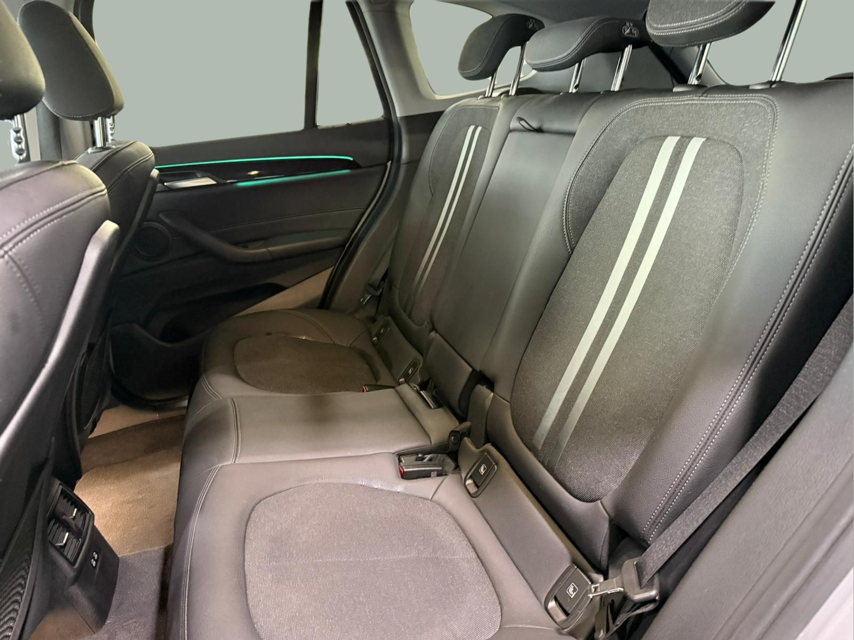 BMW X1 xDrive25e color Gris Plata. Año 2020. 162KW(220CV). Elétrico / Gasolina Híbrido. En concesionario Santogal Carnaxide de Oeiras