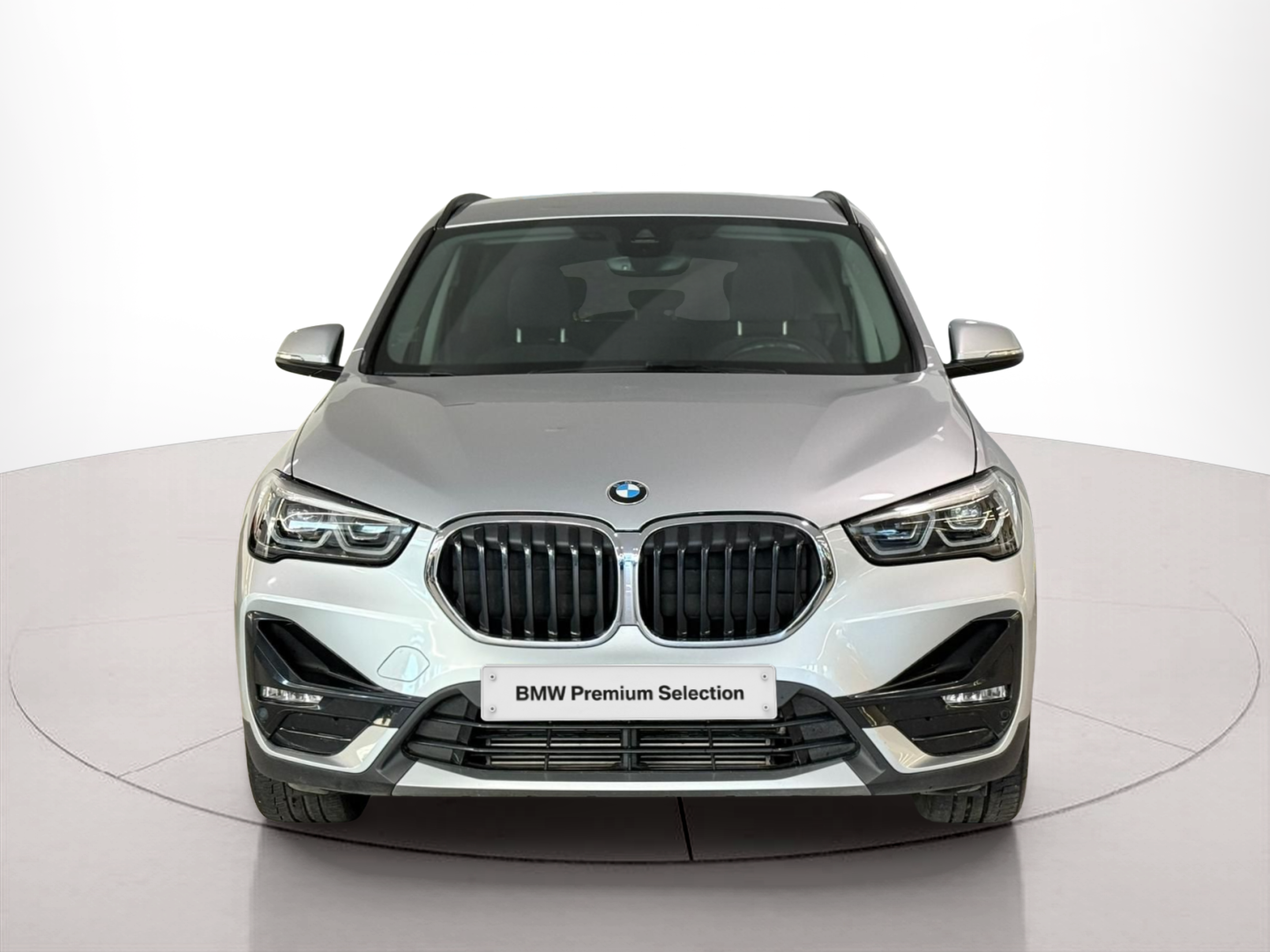 Fotos de BMW X1 xDrive25e color Gris Plata. Año 2020. 162KW(220CV). Elétrico / Gasolina Híbrido. En concesionario Santogal Carnaxide de Oeiras