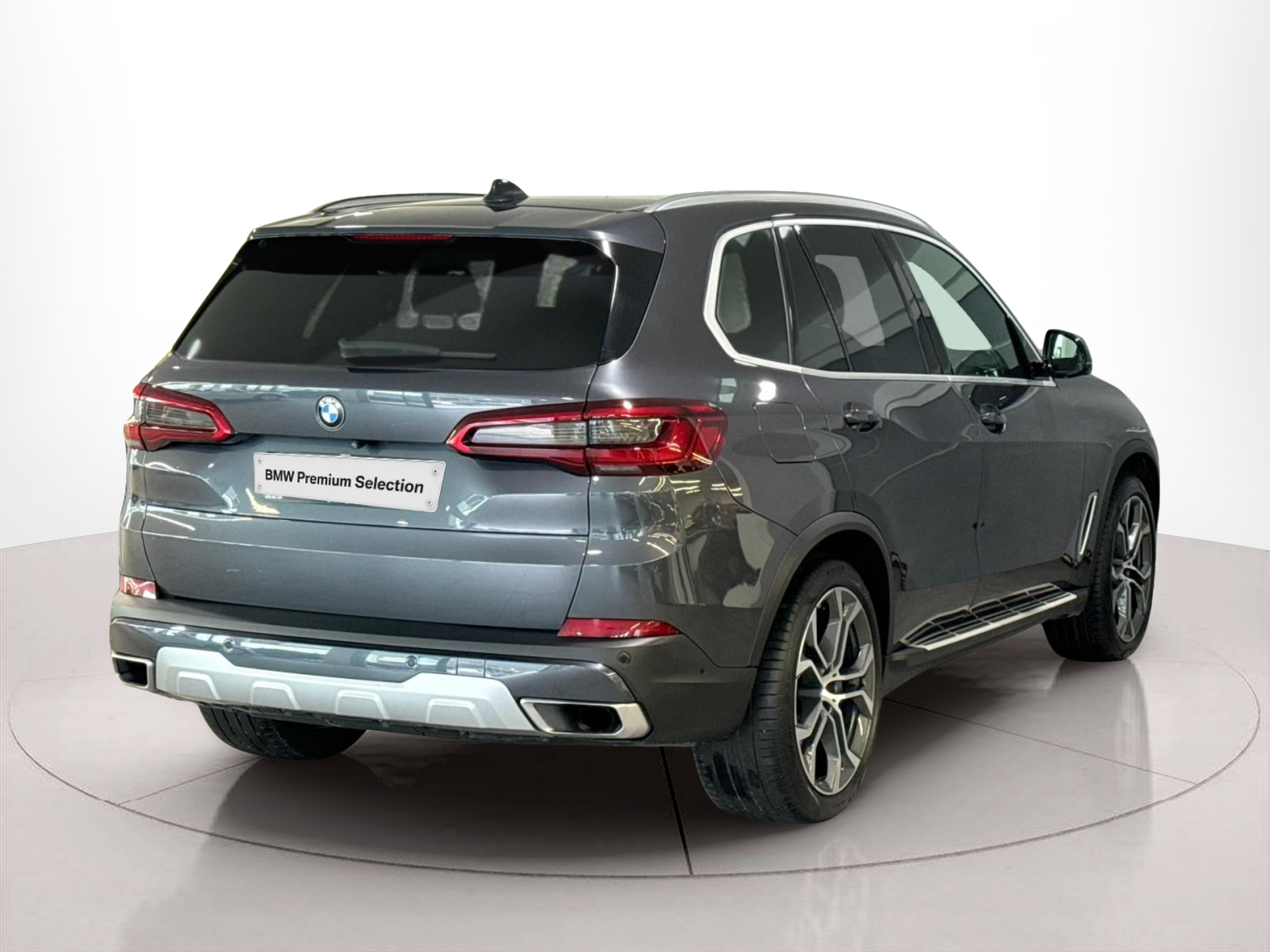BMW X5 xDrive30d color Gris. Año 2020. 195KW(265CV). Diesel. En concesionario Santogal Carnaxide de Oeiras