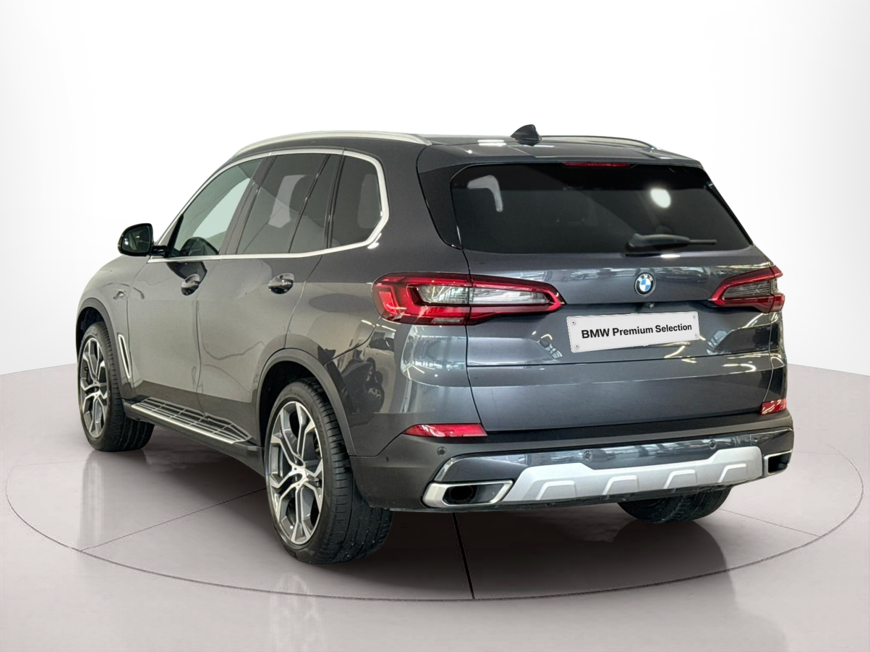 BMW X5 xDrive30d color Gris. Año 2020. 195KW(265CV). Diesel. En concesionario Santogal Carnaxide de Oeiras