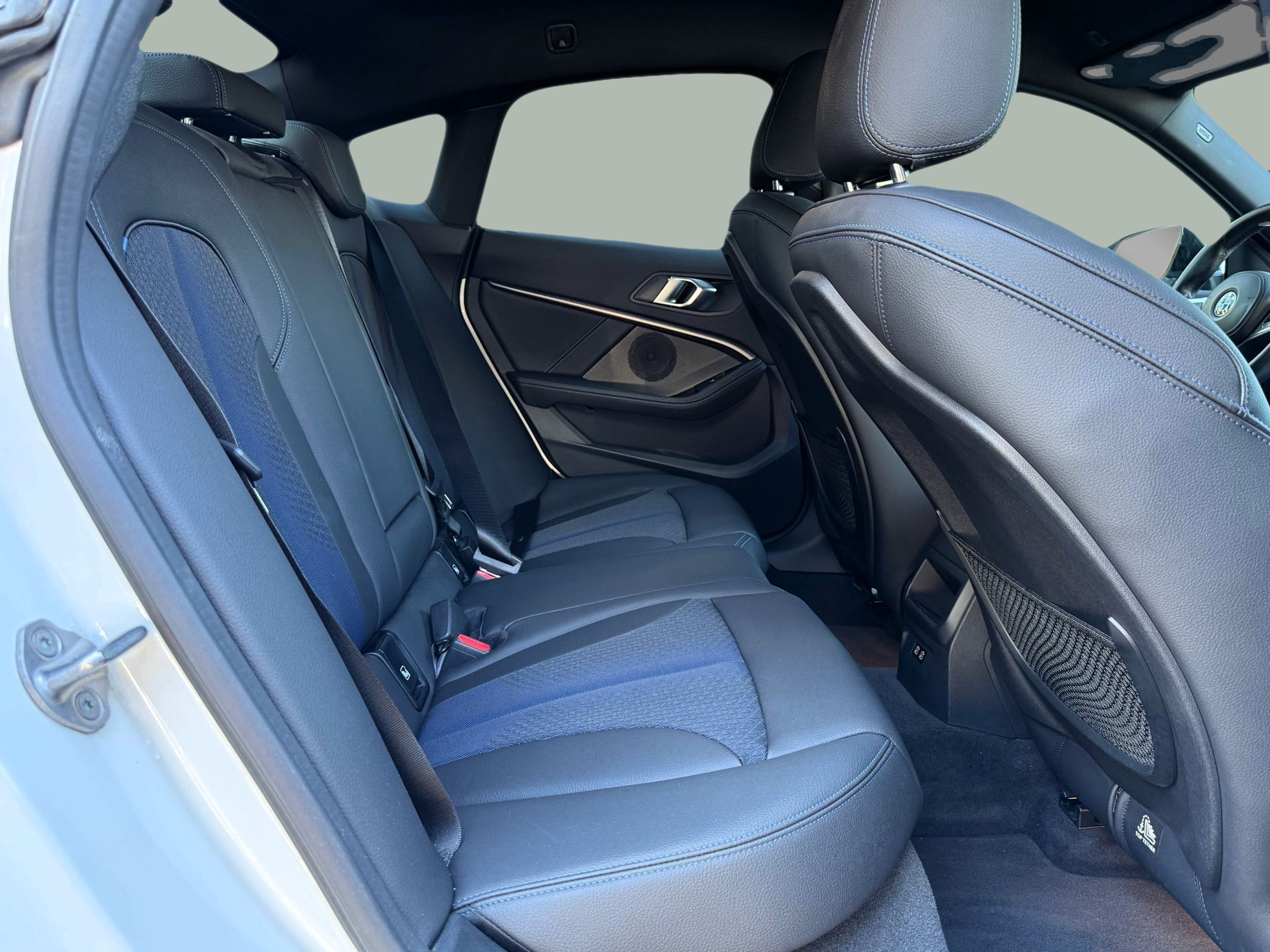 BMW Série 2 216d Gran Coupe color Blanco. Año 2020. 85KW(116CV). Diesel. En concesionario Santogal Oeiras de Oeiras