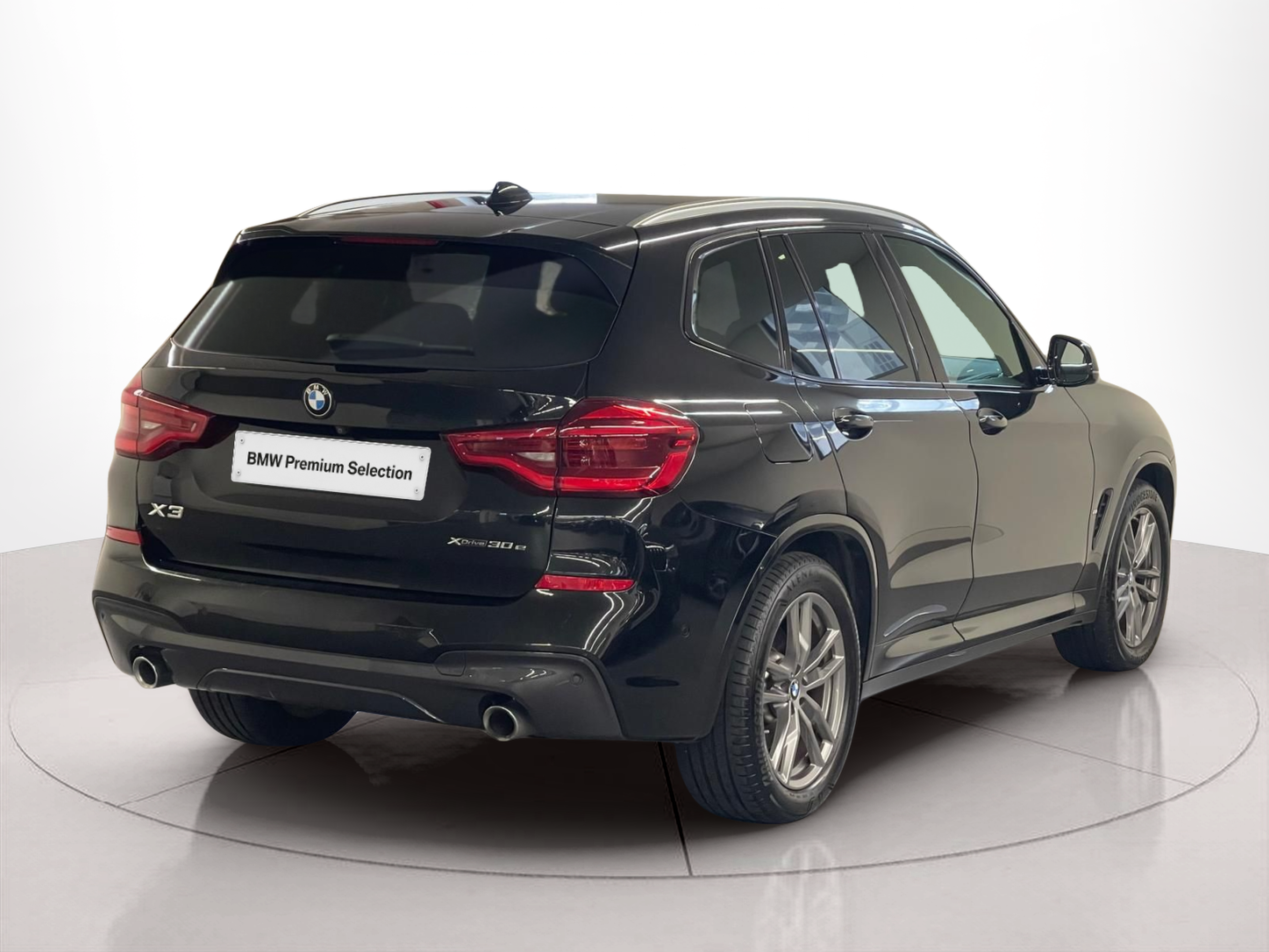 BMW X3 xDrive30e color Negro. Año 2020. 215KW(292CV). Elétrico / Gasolina Híbrido. En concesionario Santogal Carnaxide de Oeiras
