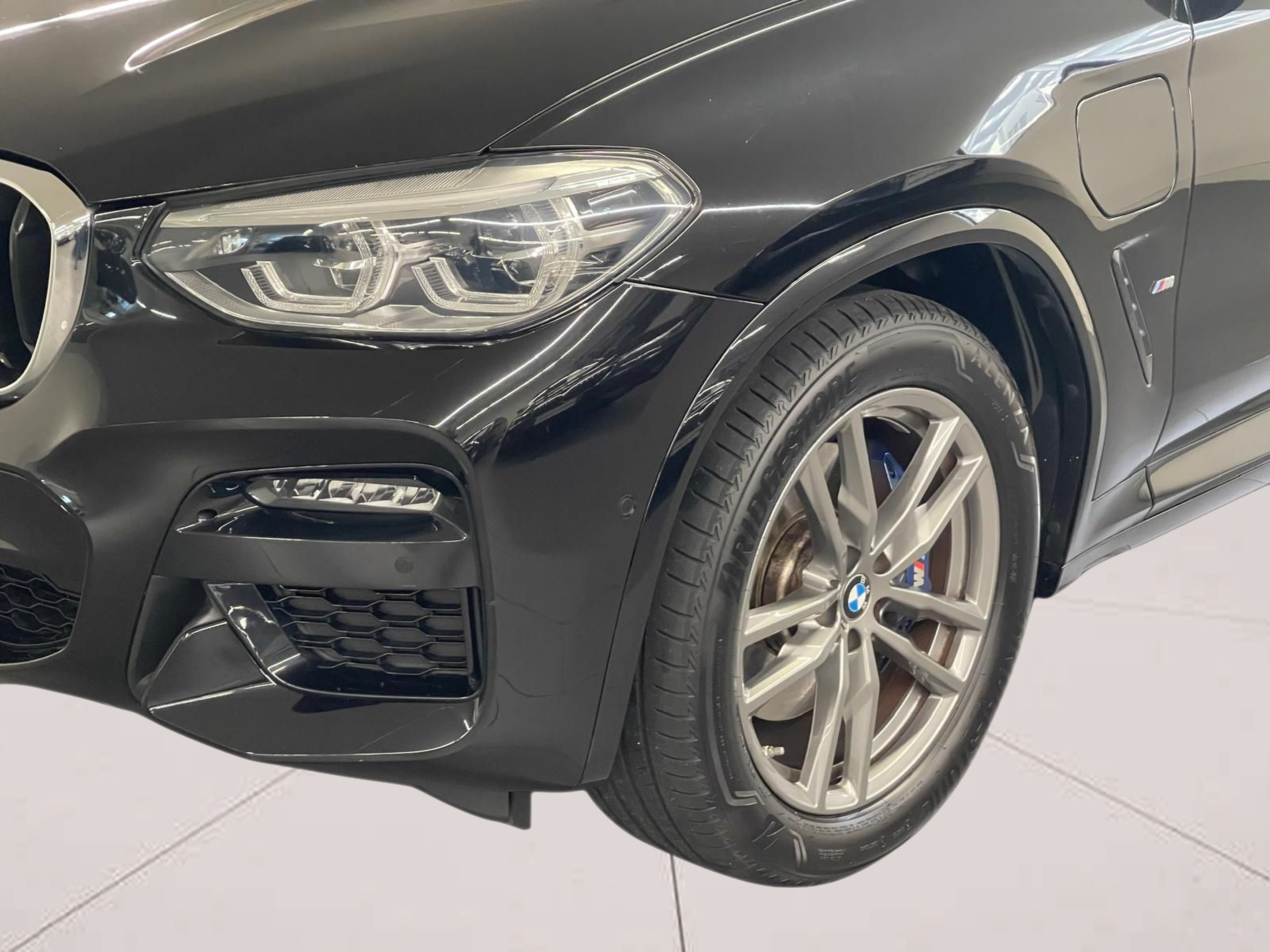 BMW X3 xDrive30e color Negro. Año 2020. 215KW(292CV). Elétrico / Gasolina Híbrido. En concesionario Santogal Carnaxide de Oeiras