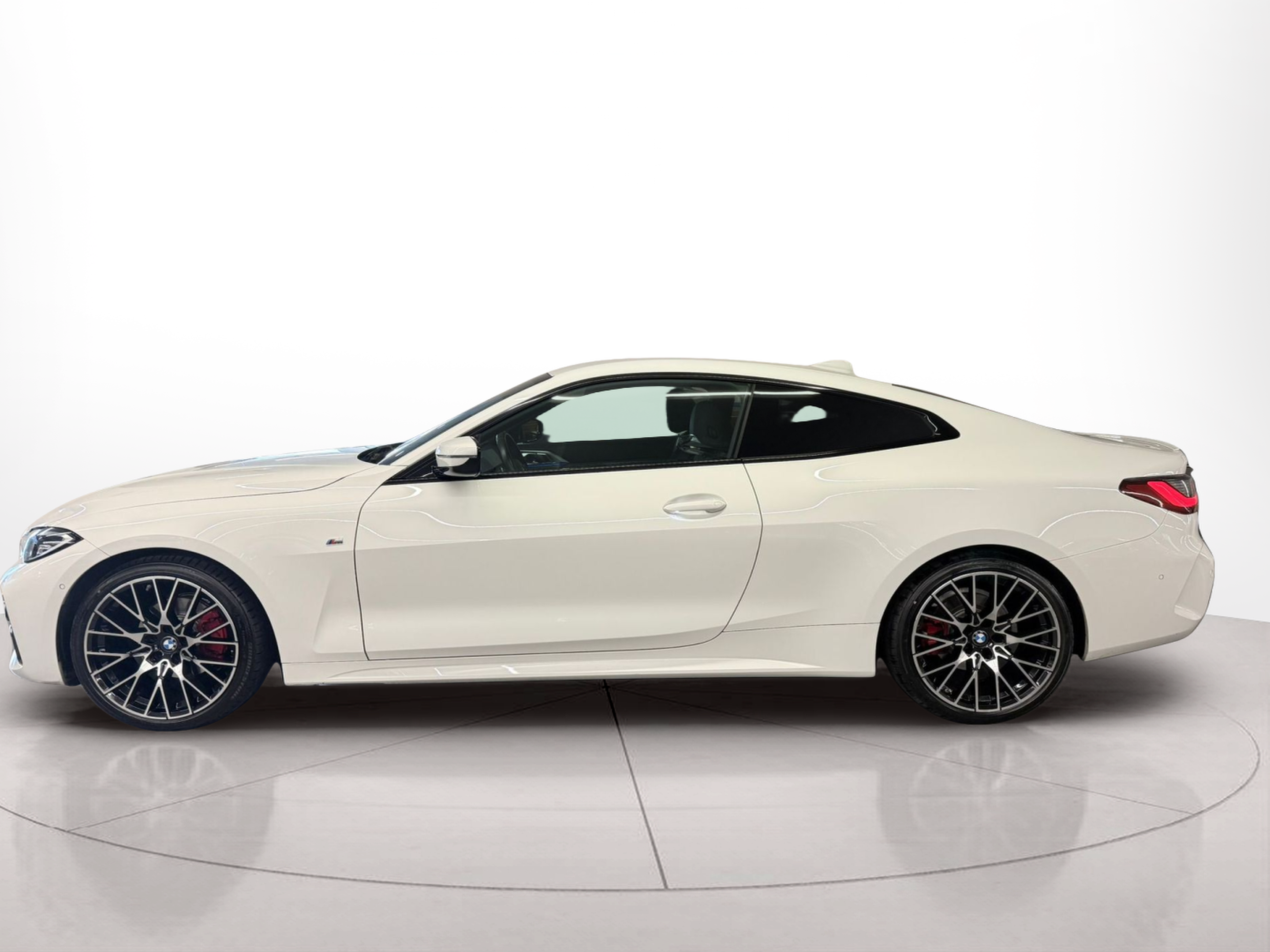 Fotos de BMW Série 4 420d Coupe color Blanco. Año 2021. 140KW(190CV). Diesel. En concesionario Santogal Carnaxide de Oeiras