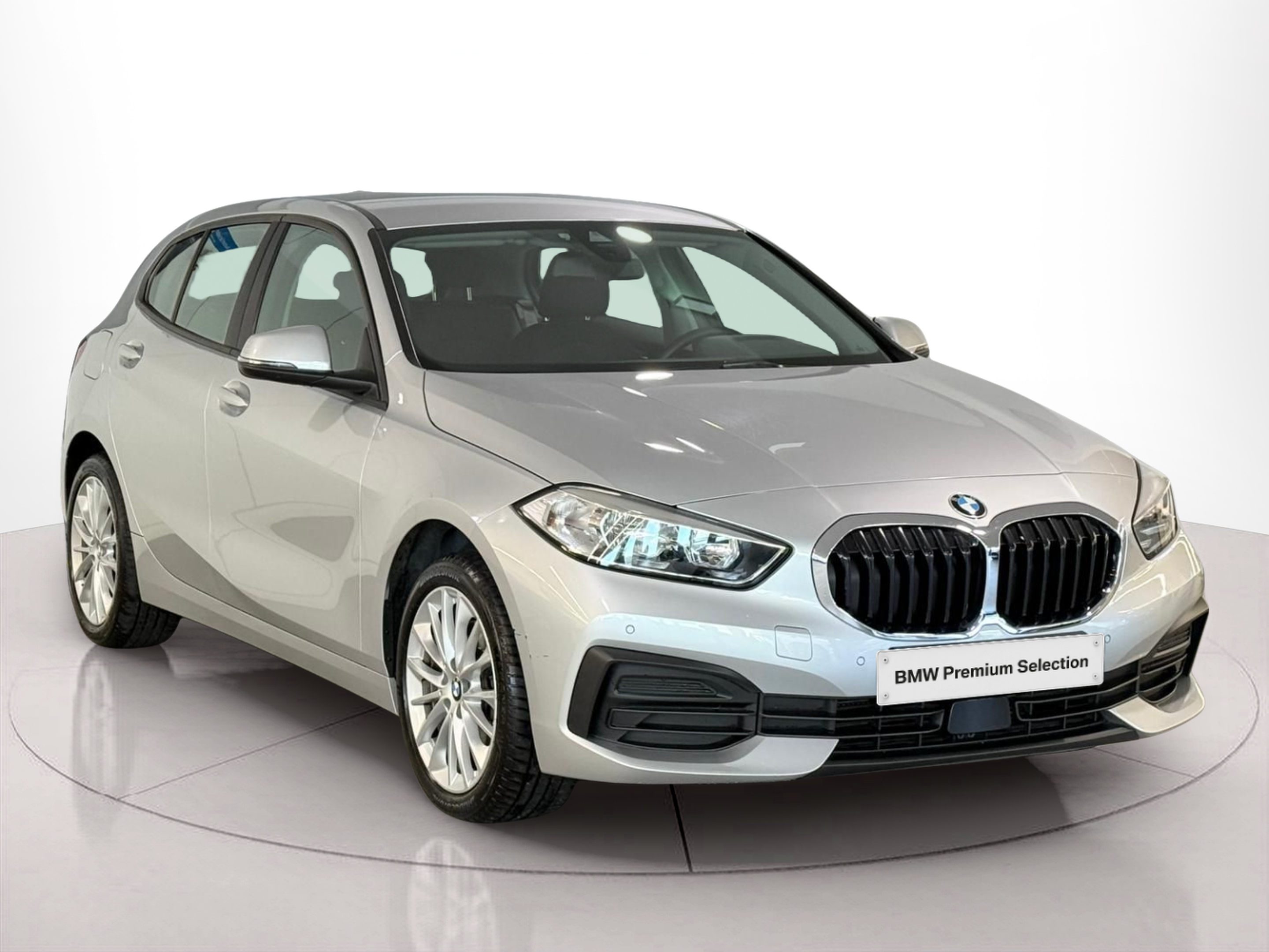 BMW Série 1 116d color Gris Plata. Año 2021. 85KW(116CV). Diesel. En concesionario Santogal Carnaxide de Oeiras